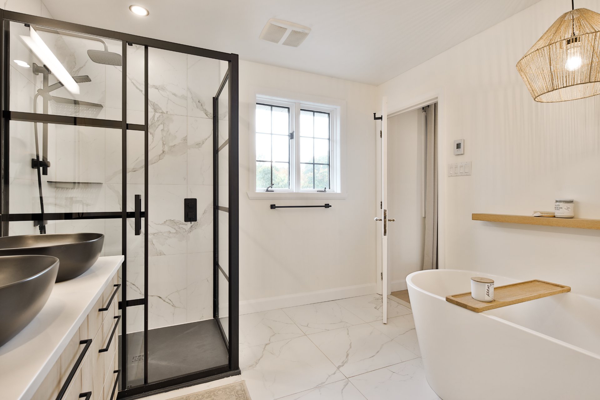 Photo - Ensuite bathroom