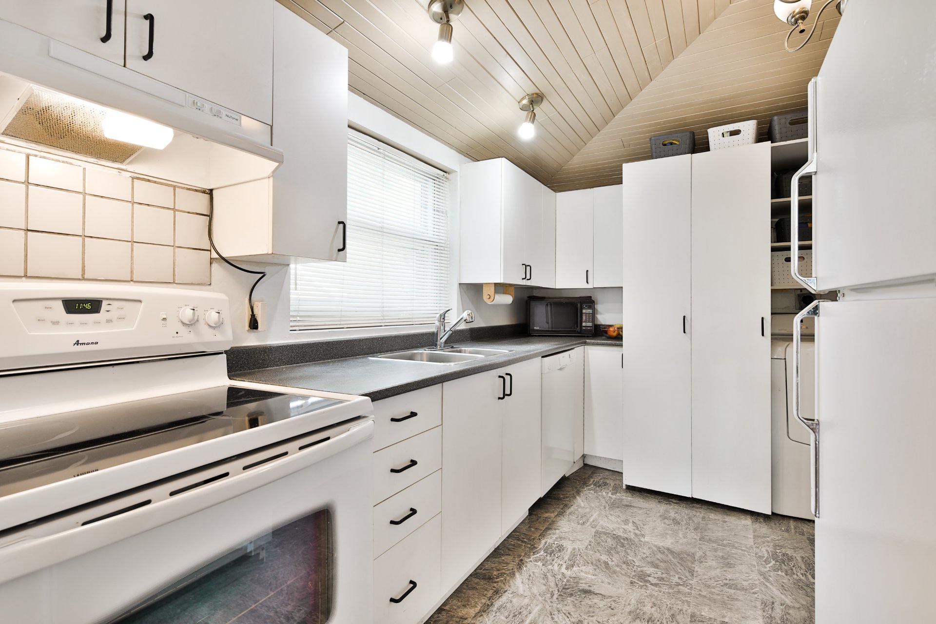 Photo - Kitchen