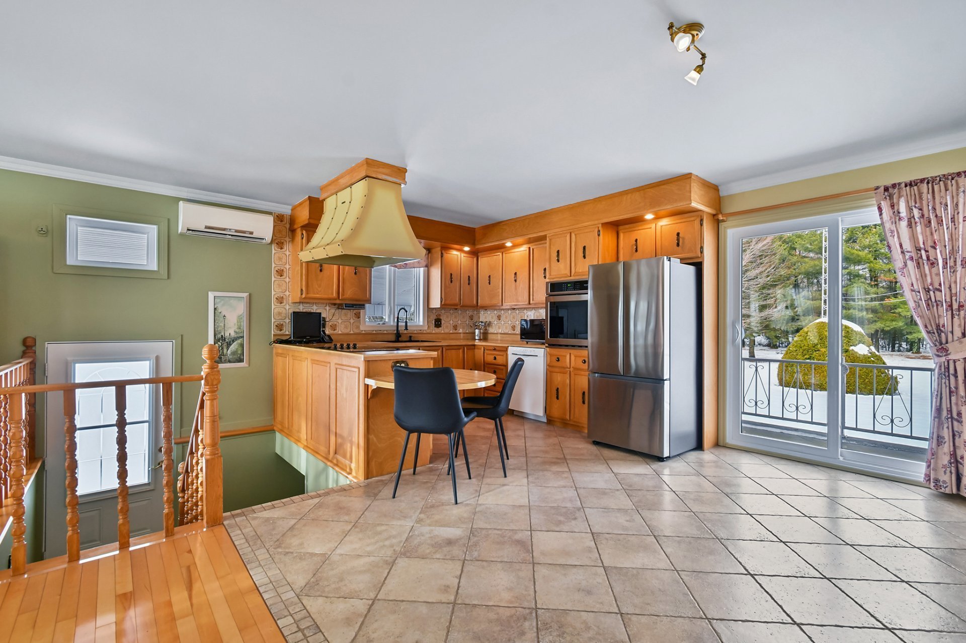 Photo - Kitchen