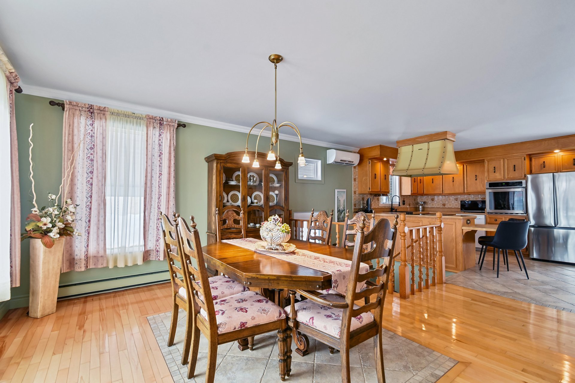 Photo - Dining room