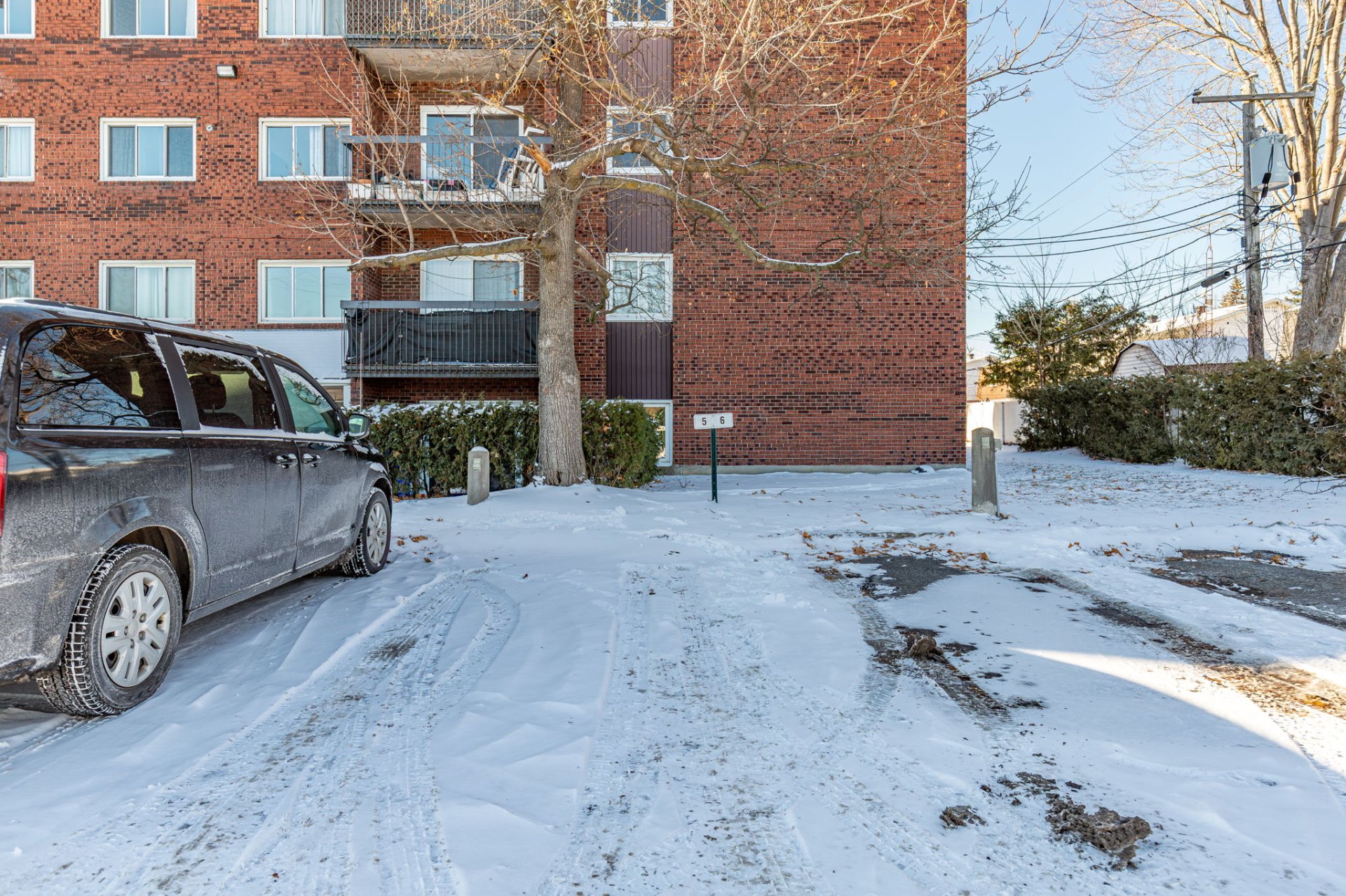 Photo - Stationnement