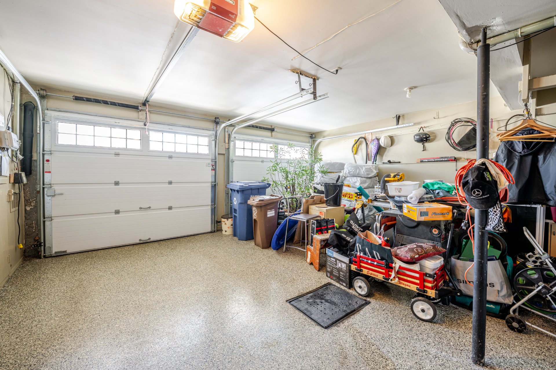 Photo - Garage