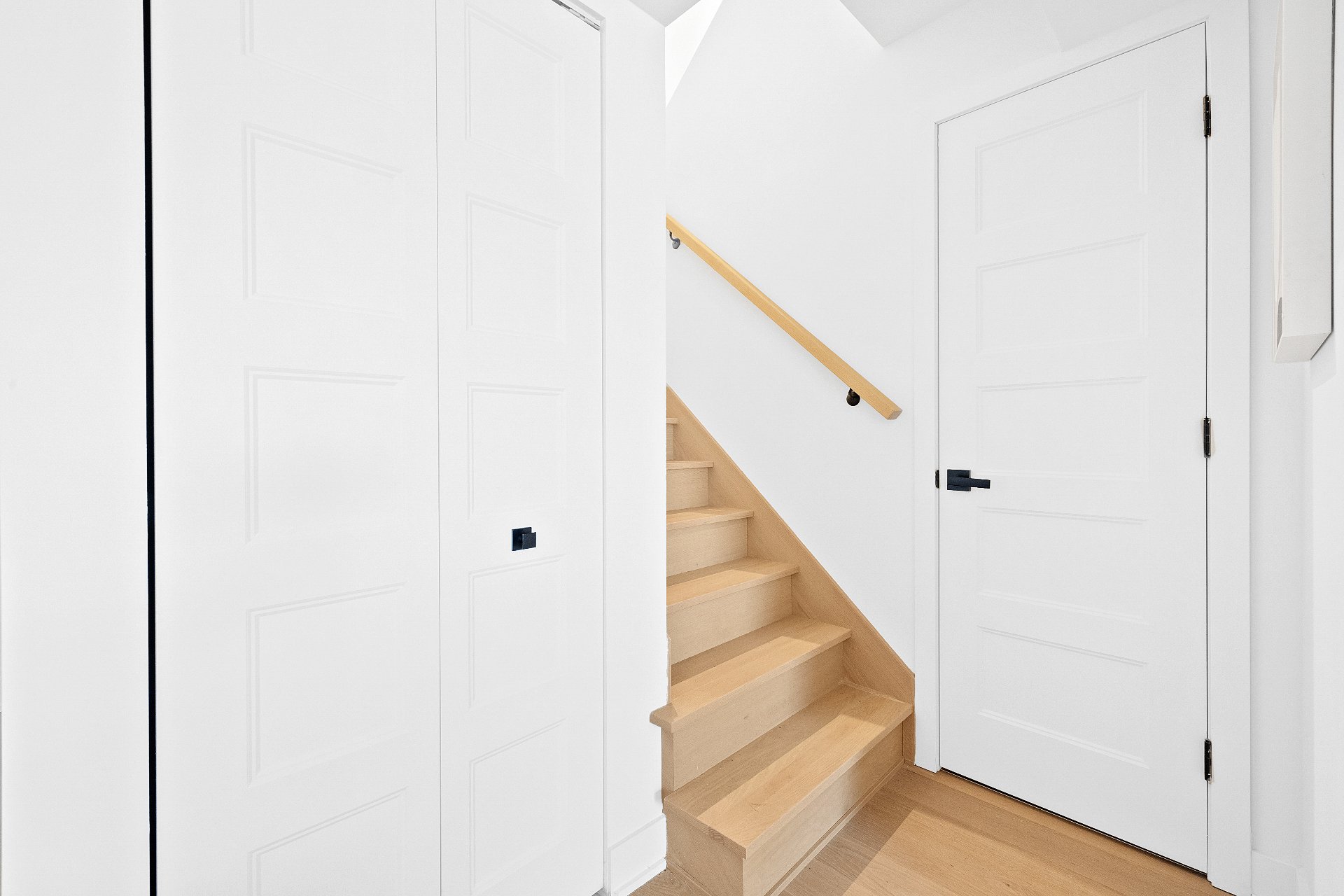 Photo - PASAGEWAY
