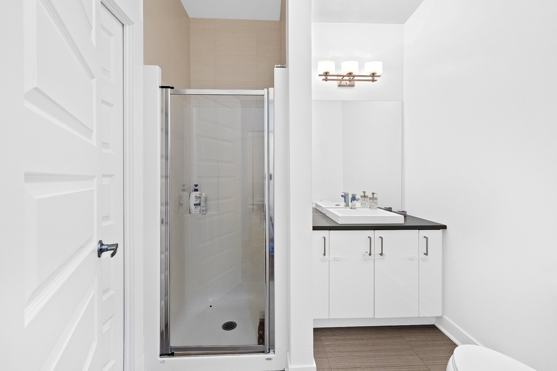 Photo - Salle de bains attenante à la CCP