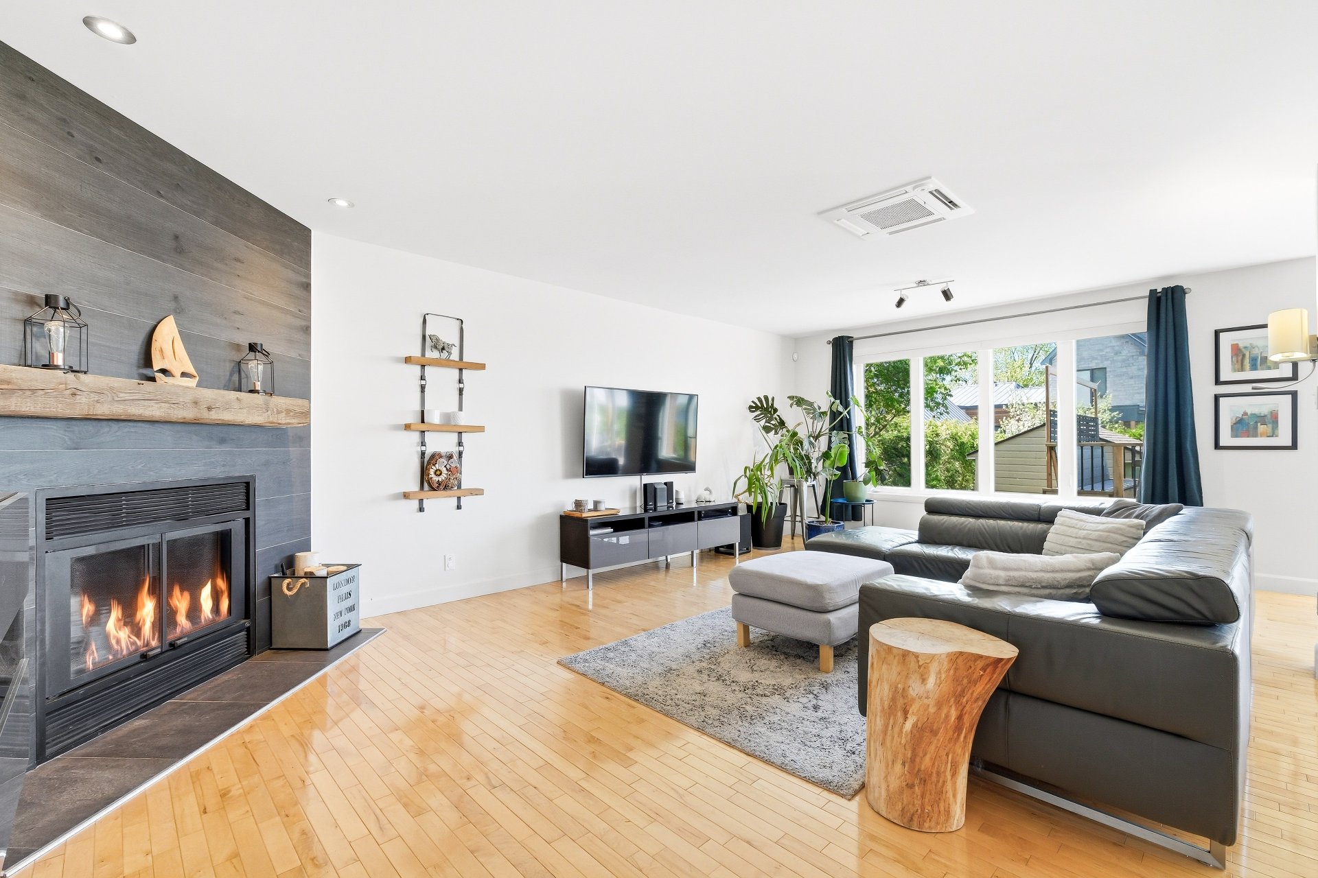 Photo - Living room