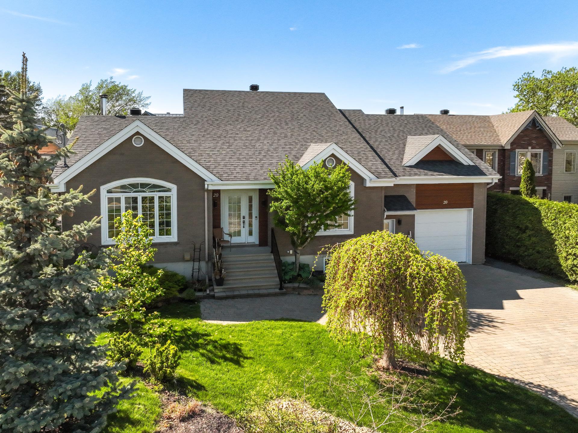 Photo - Frontage