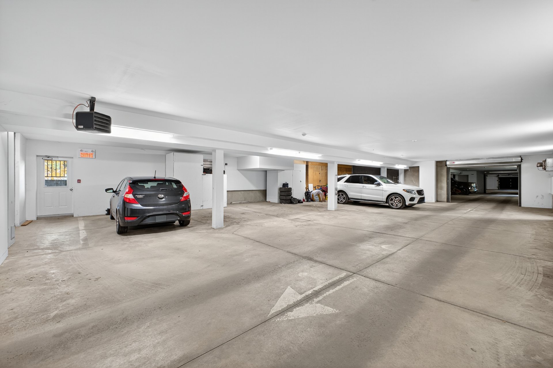Photo - Garage