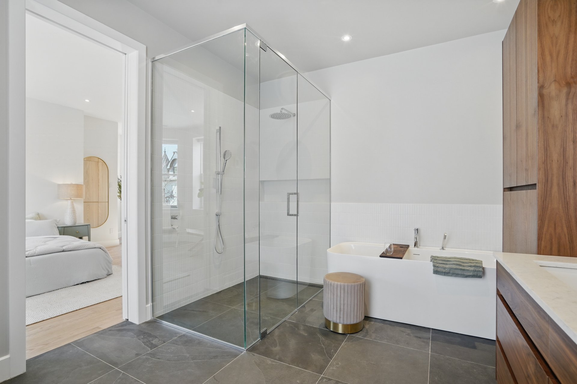 Photo - Ensuite bathroom