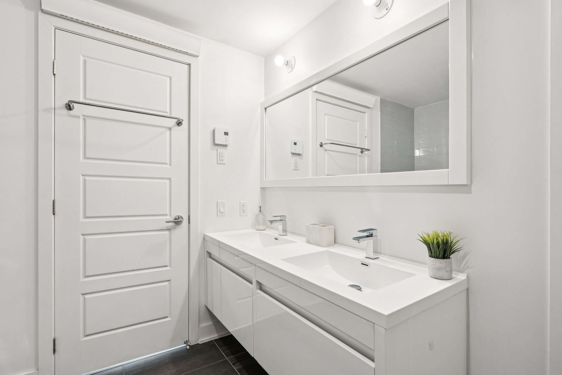 Photo - Salle de bains attenante à la CCP