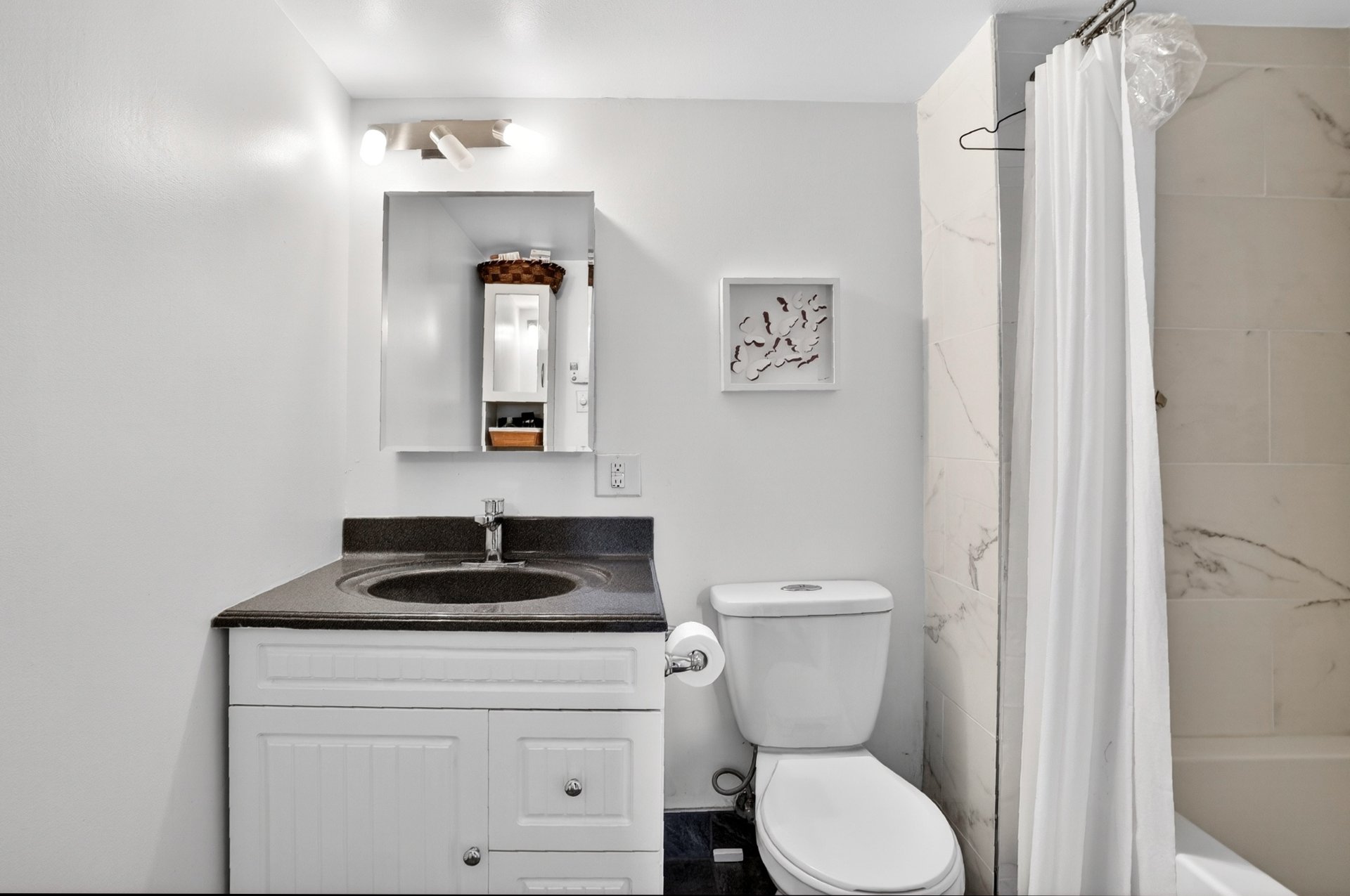 Photo - Ensuite bathroom