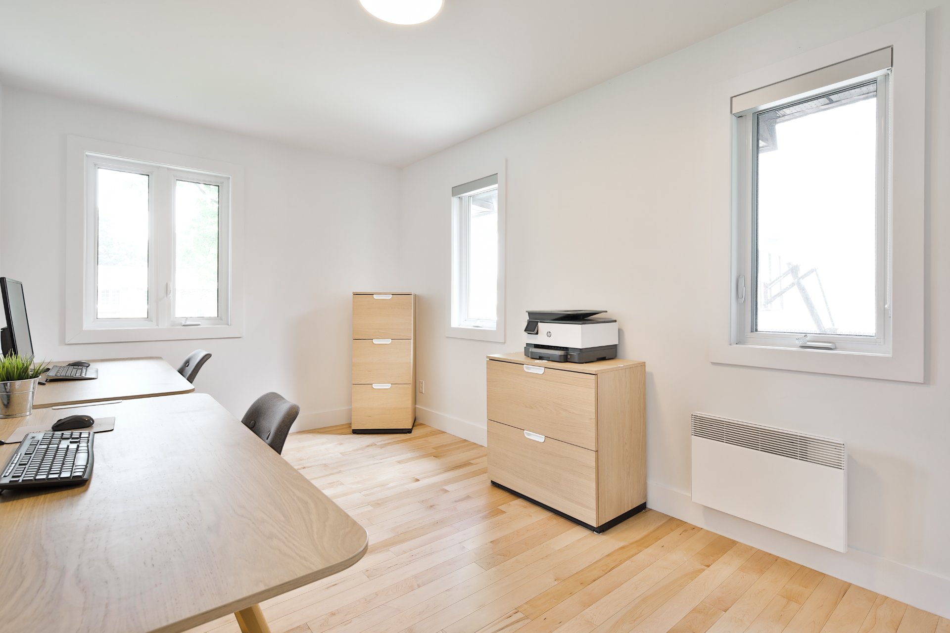 Photo - Bureau