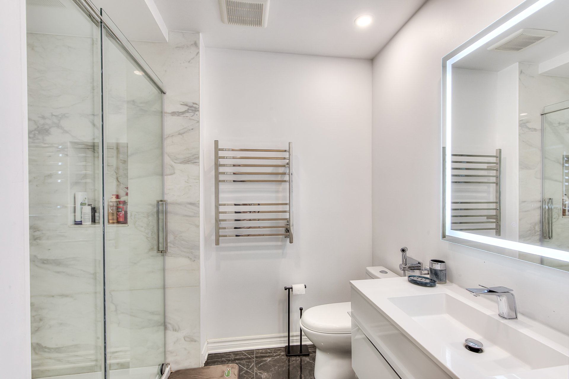 Photo - Salle de bains attenante à la CCP