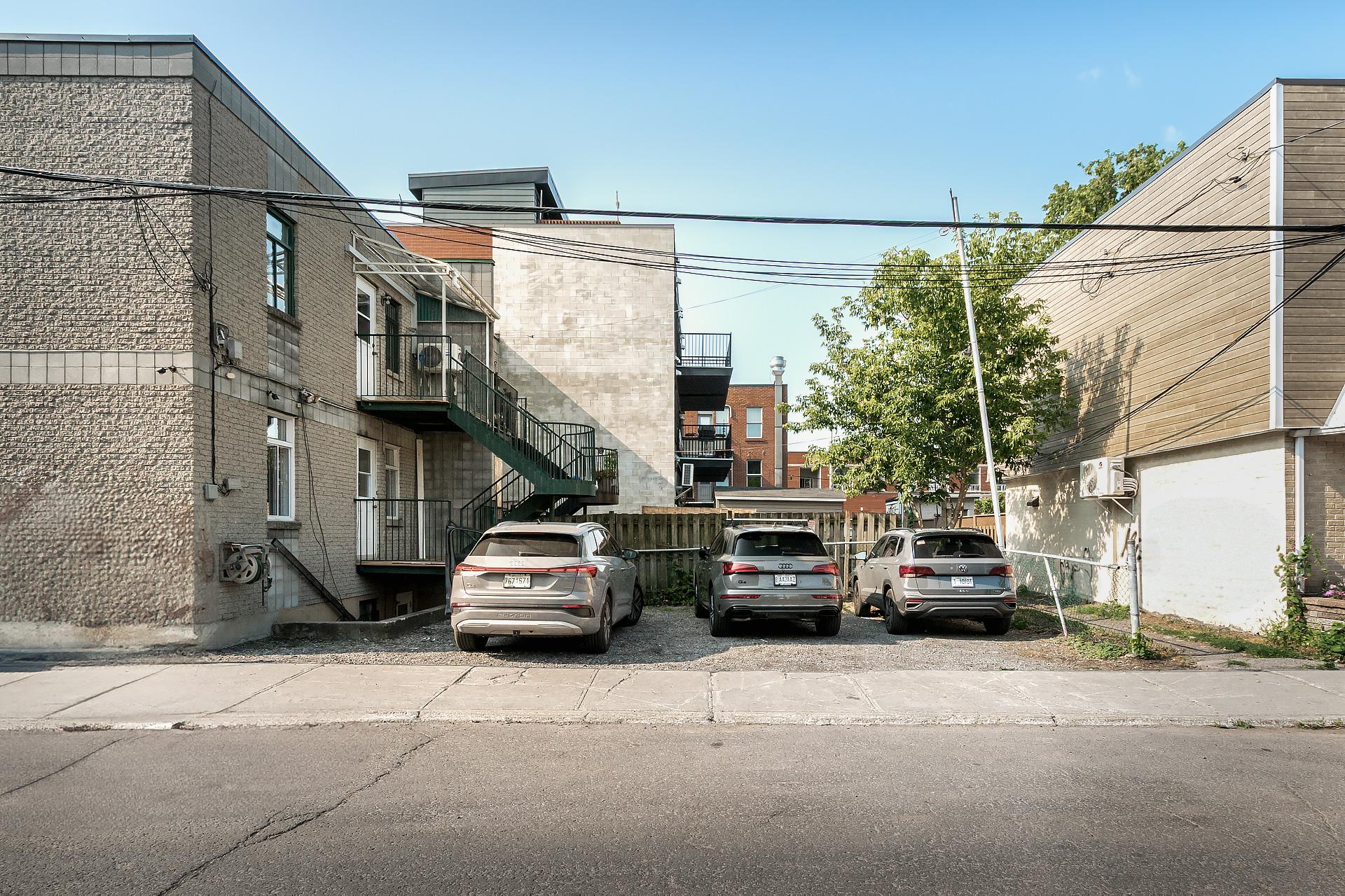 Photo - Stationnement