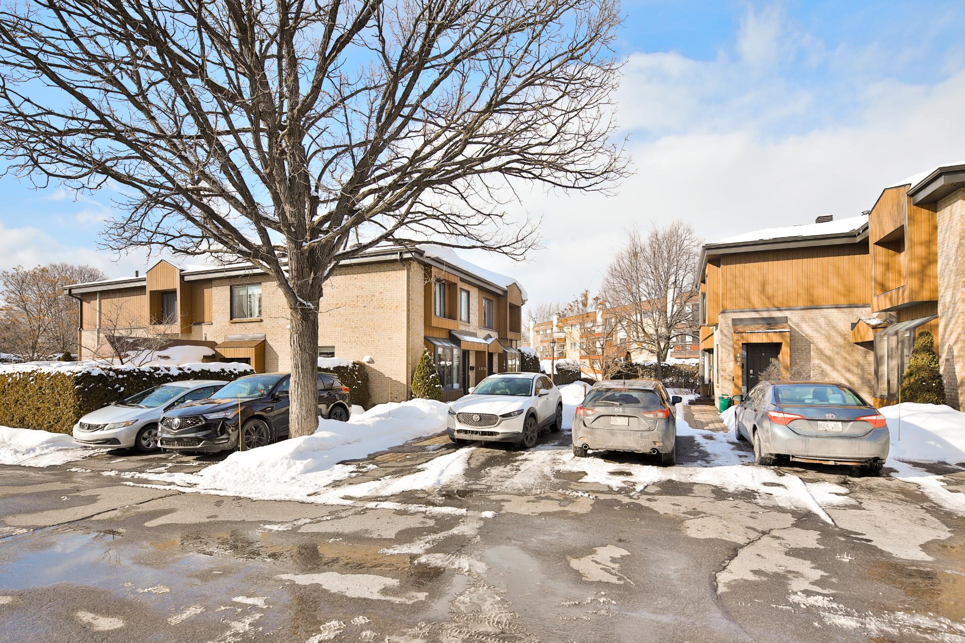 Photo - Stationnement