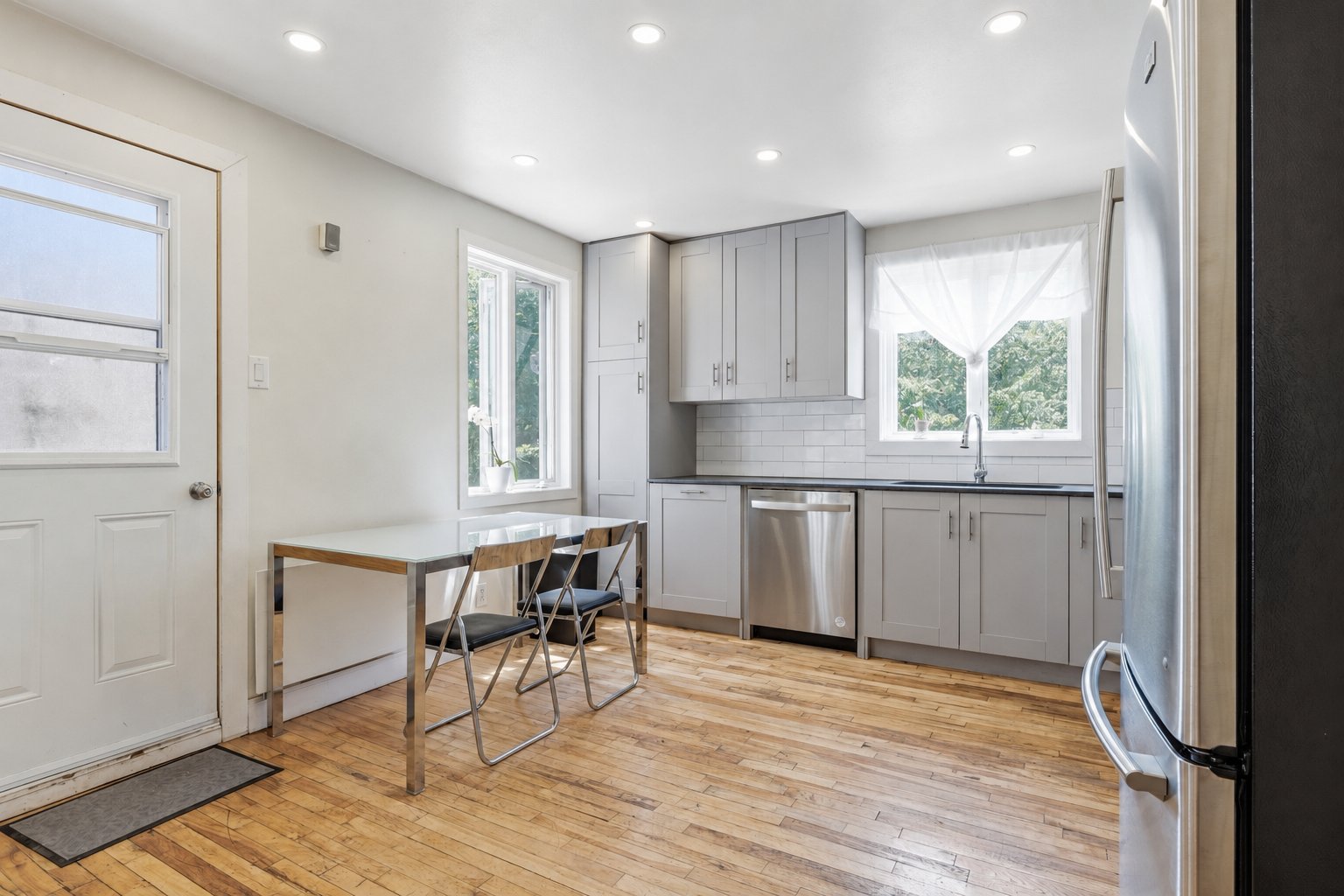 Photo - Kitchen