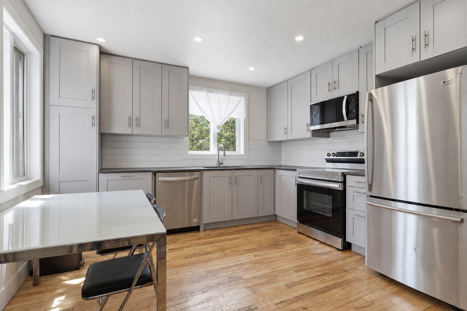 Photo - Kitchen