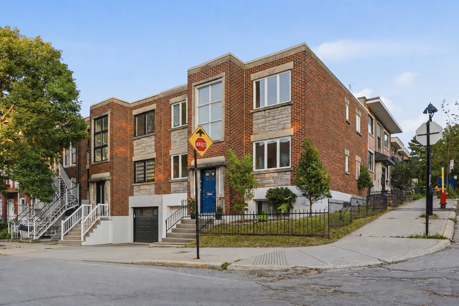Photo - Frontage