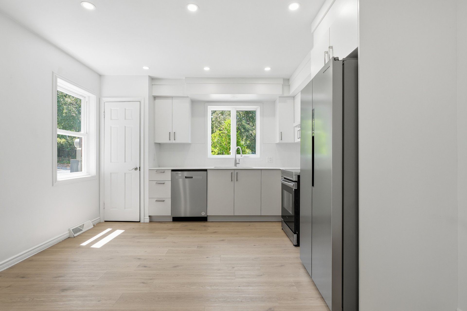 Photo - Kitchen