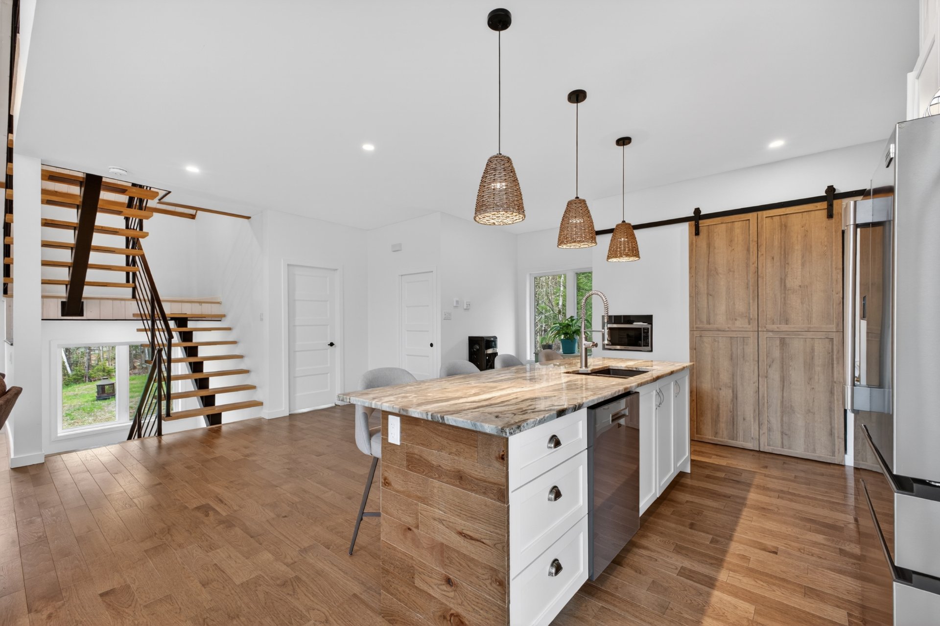 Photo - Kitchen