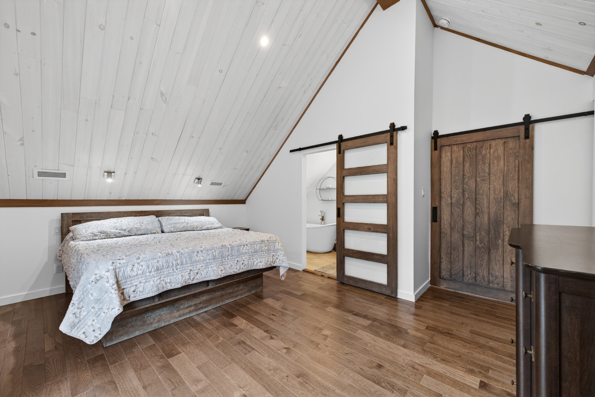 Photo - Primary bedroom