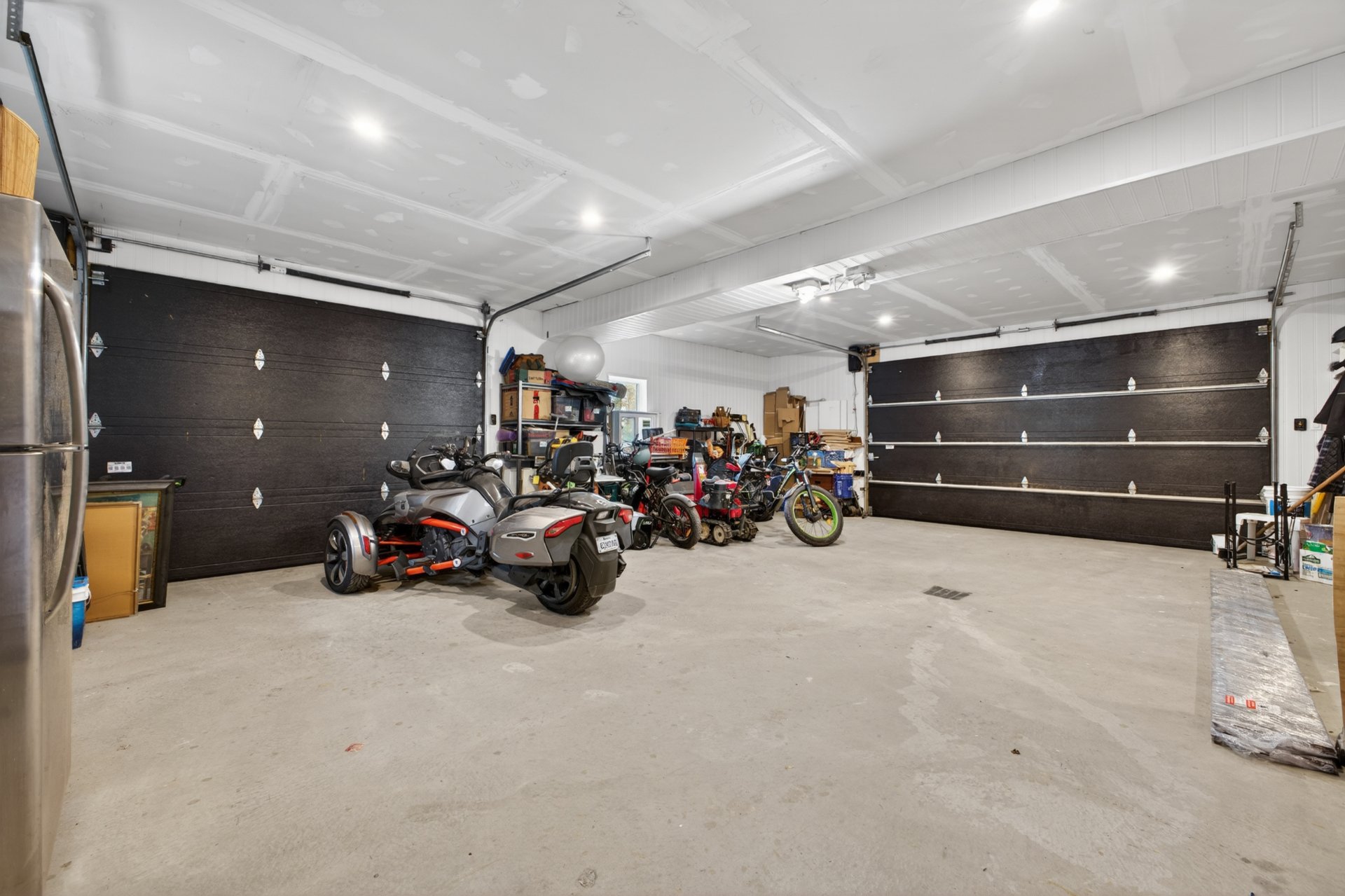 Photo - Garage