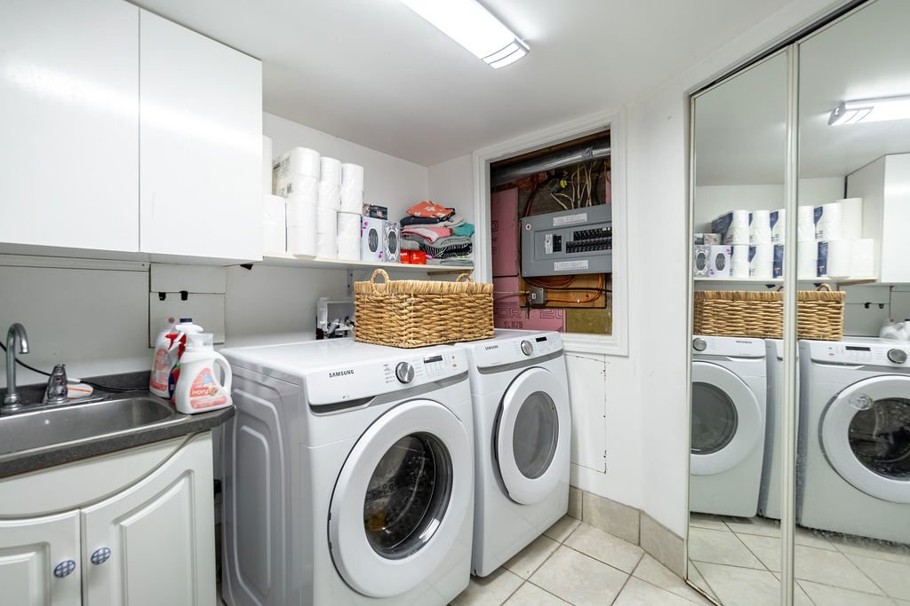 Photo - Laundry room