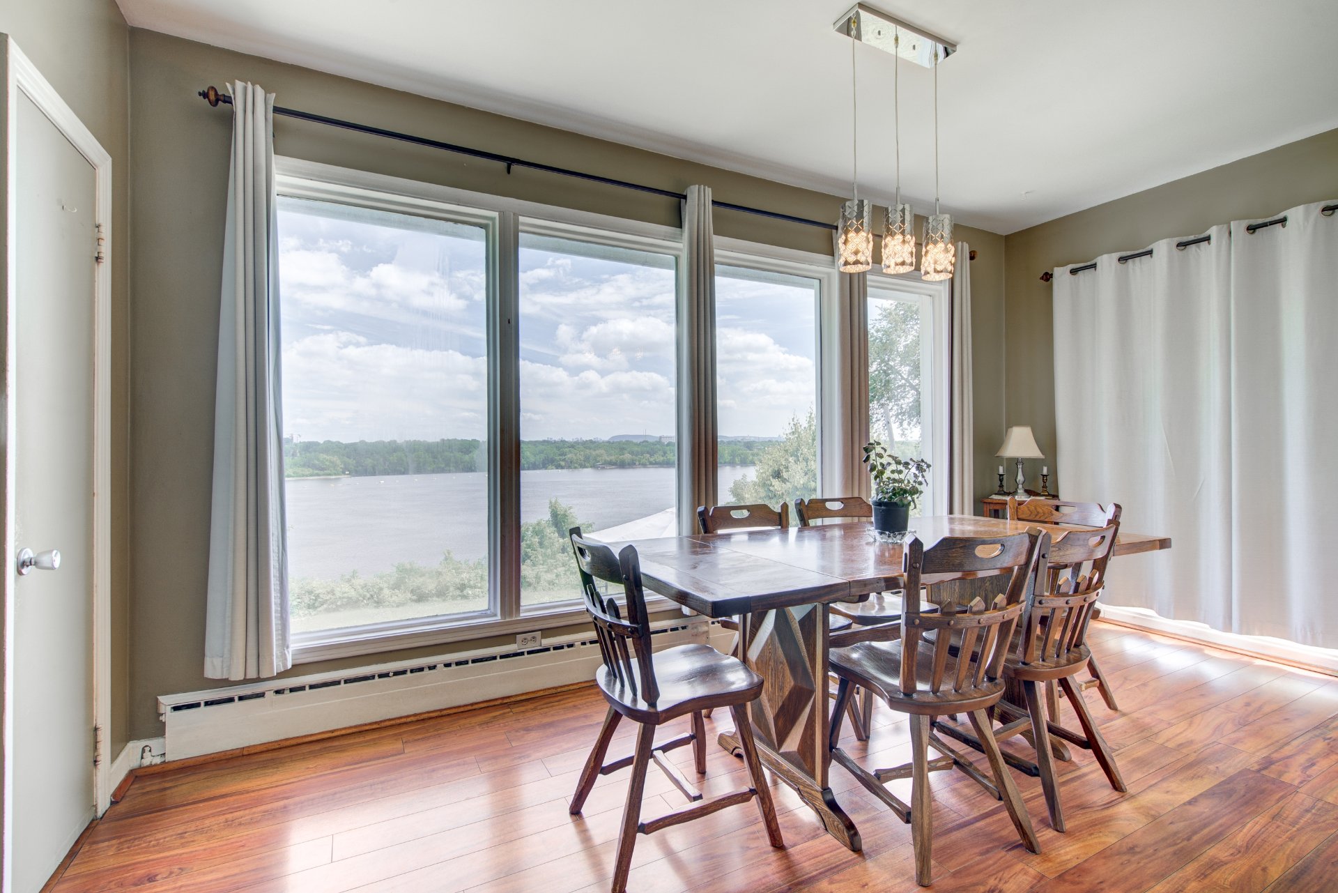 Photo - Salle à manger