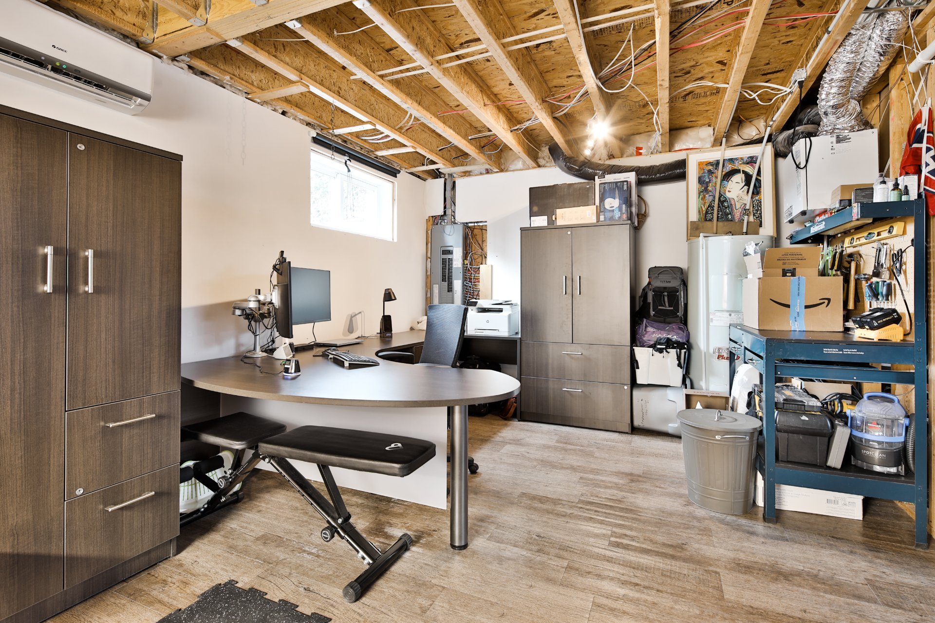 Photo - Bureau