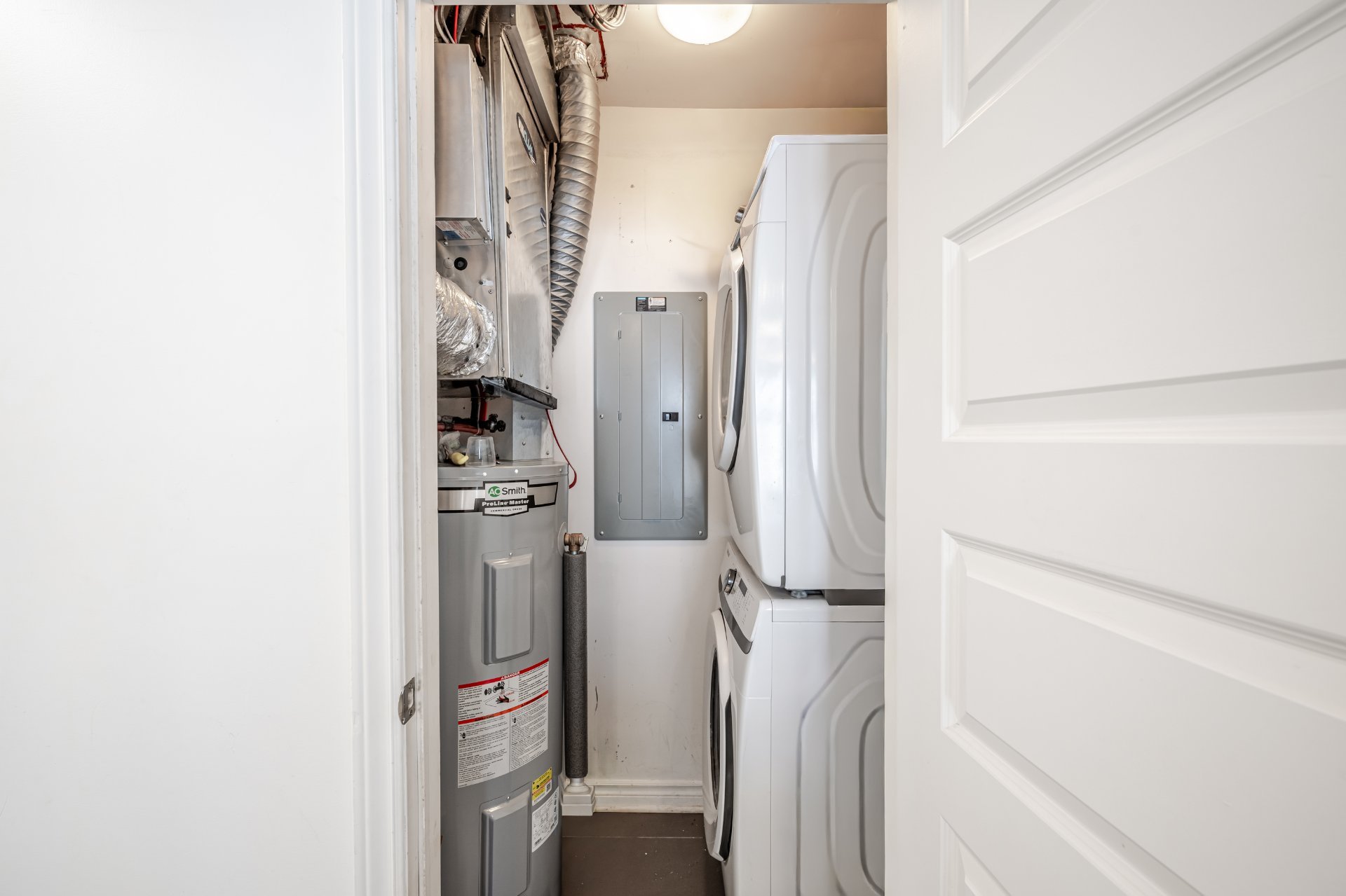 Photo - Laundry room