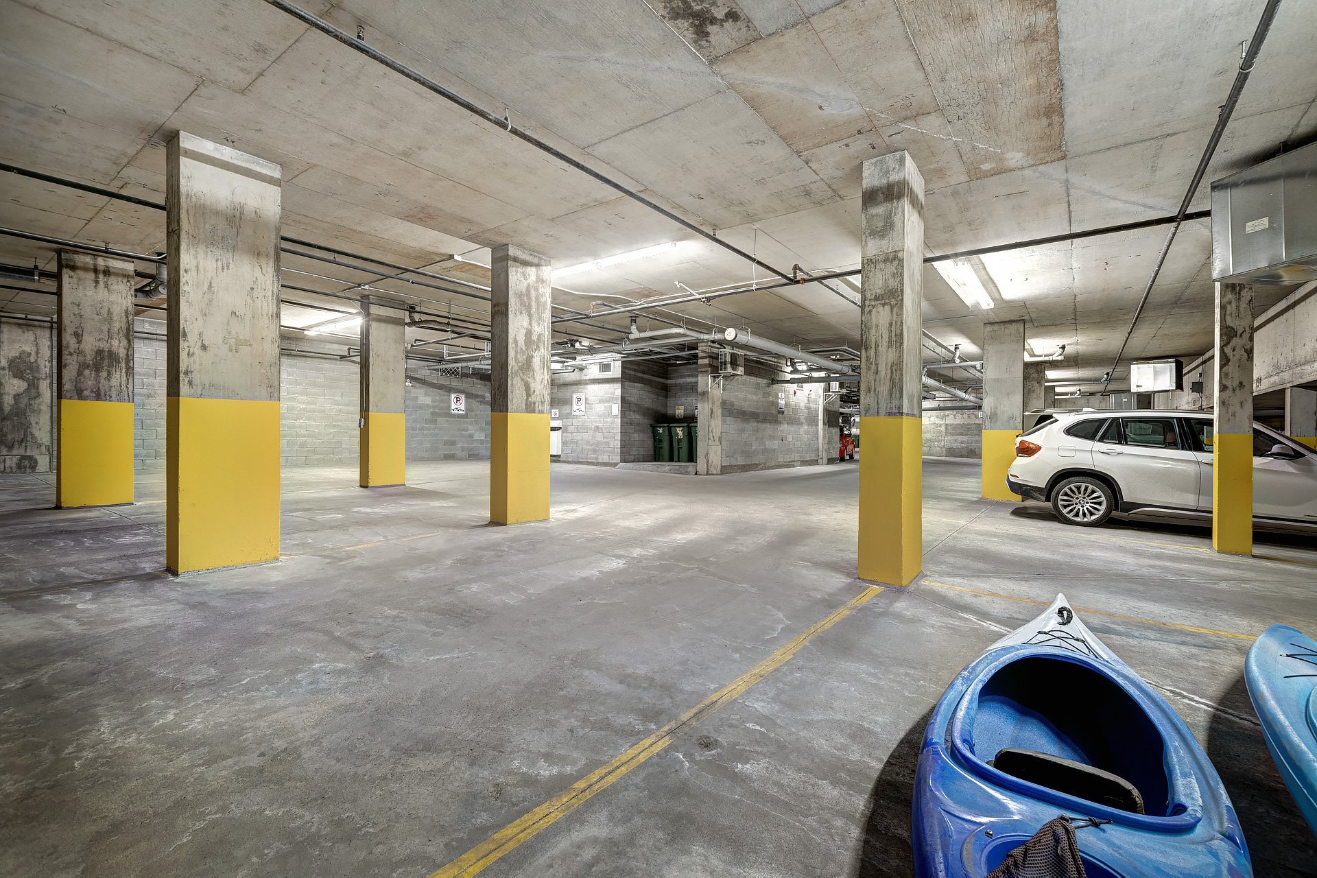 Photo - Garage