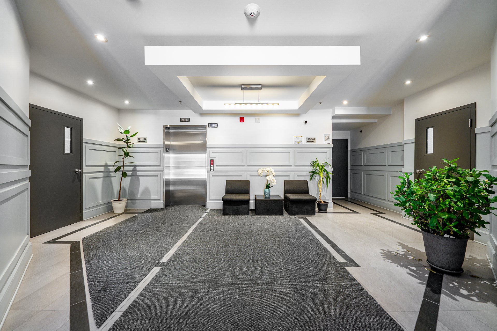 Photo - Reception Area