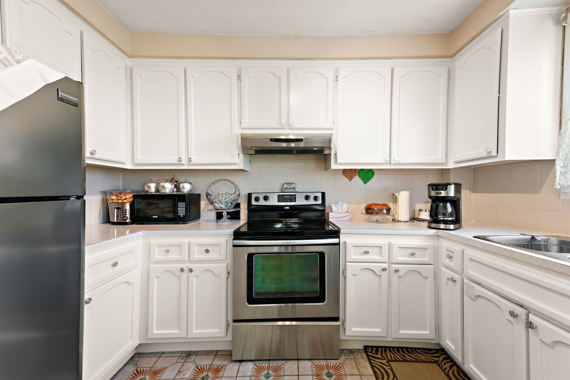 Photo - Kitchen