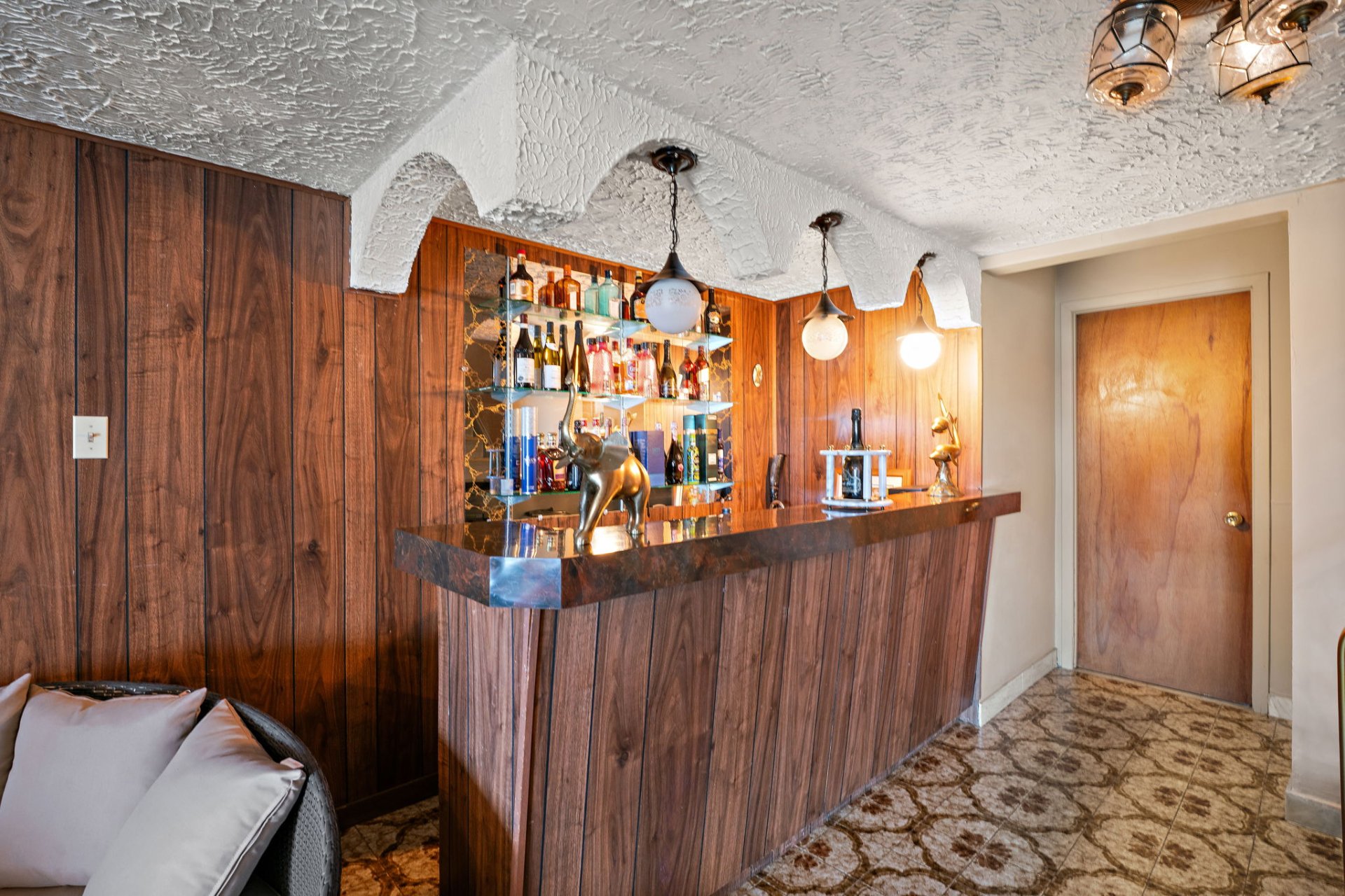 Photo - Bar