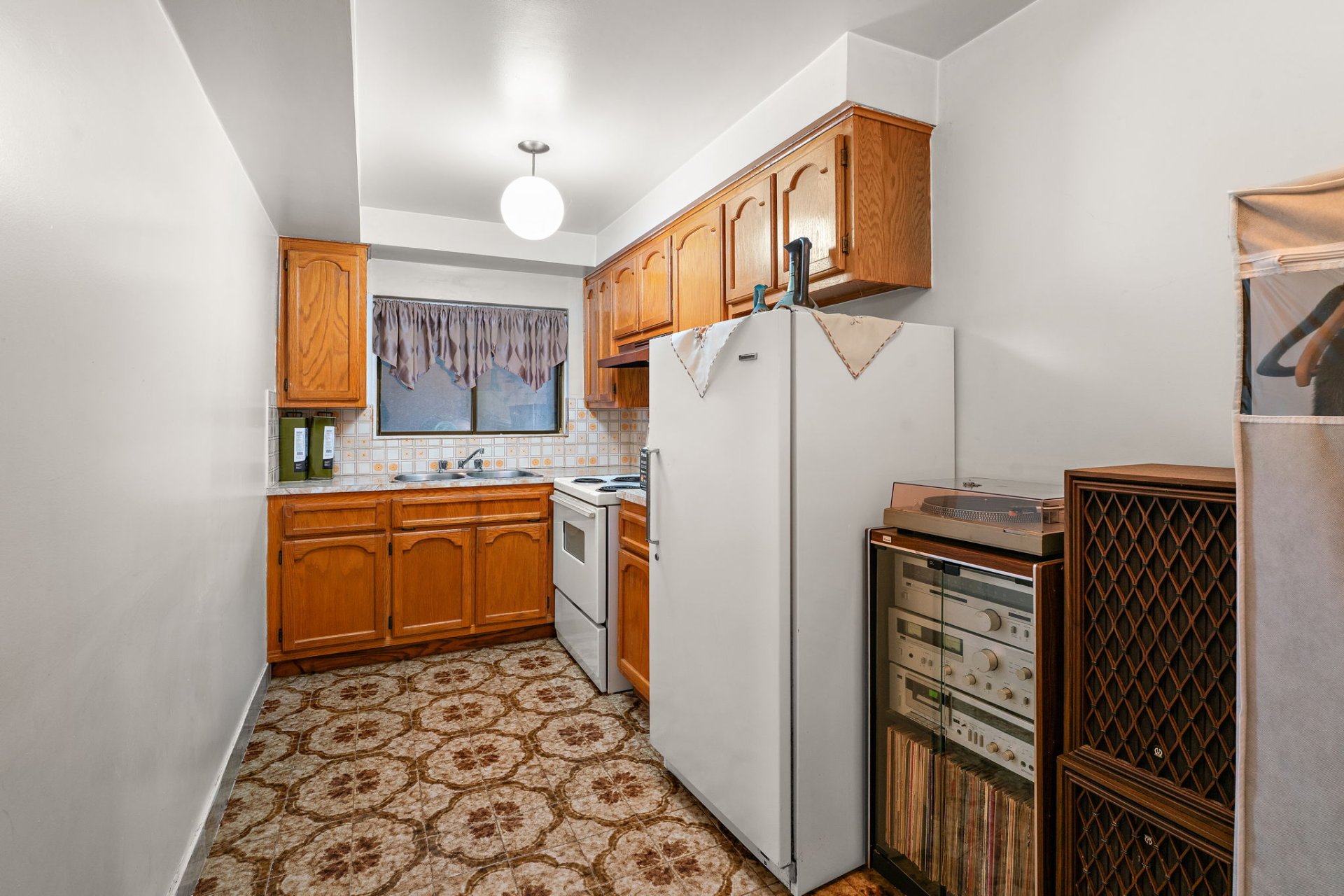 Photo - Kitchenette