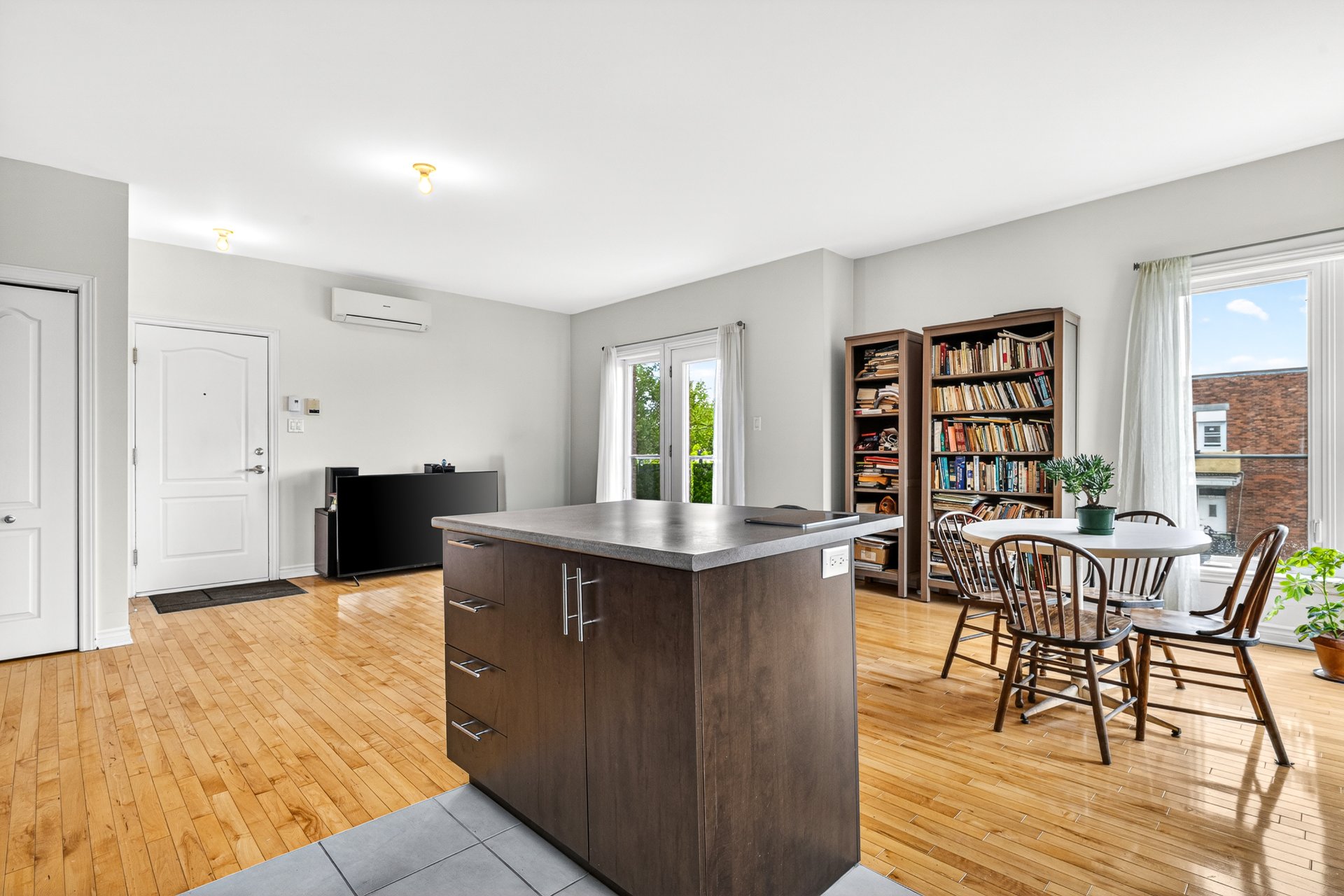 Photo - Kitchen