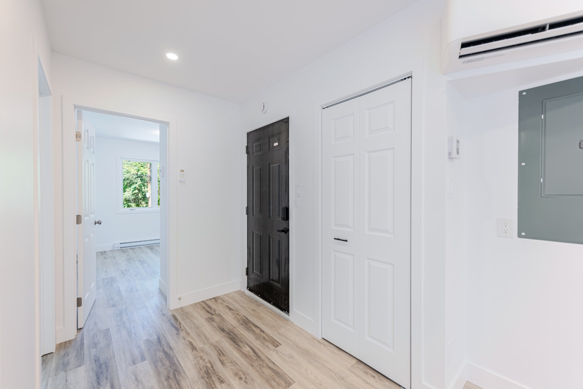 Photo - Hallway