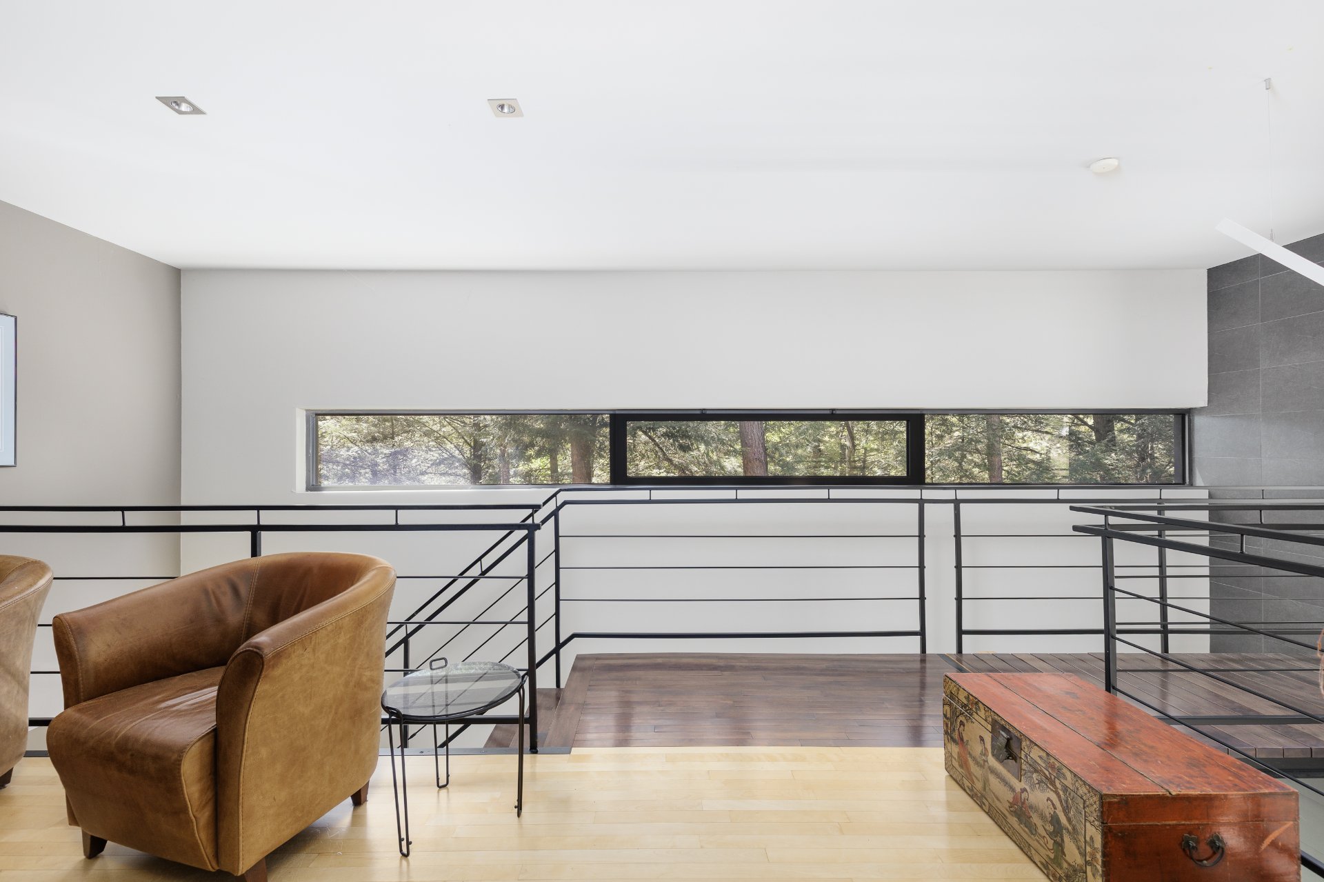 Photo - Mezzanine