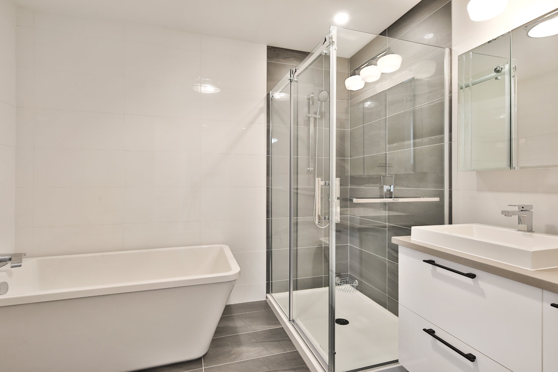 Photo - Salle de bains attenante à la CCP