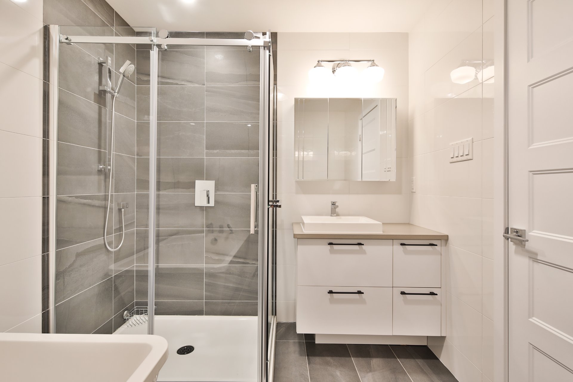 Photo - Salle de bains attenante à la CCP