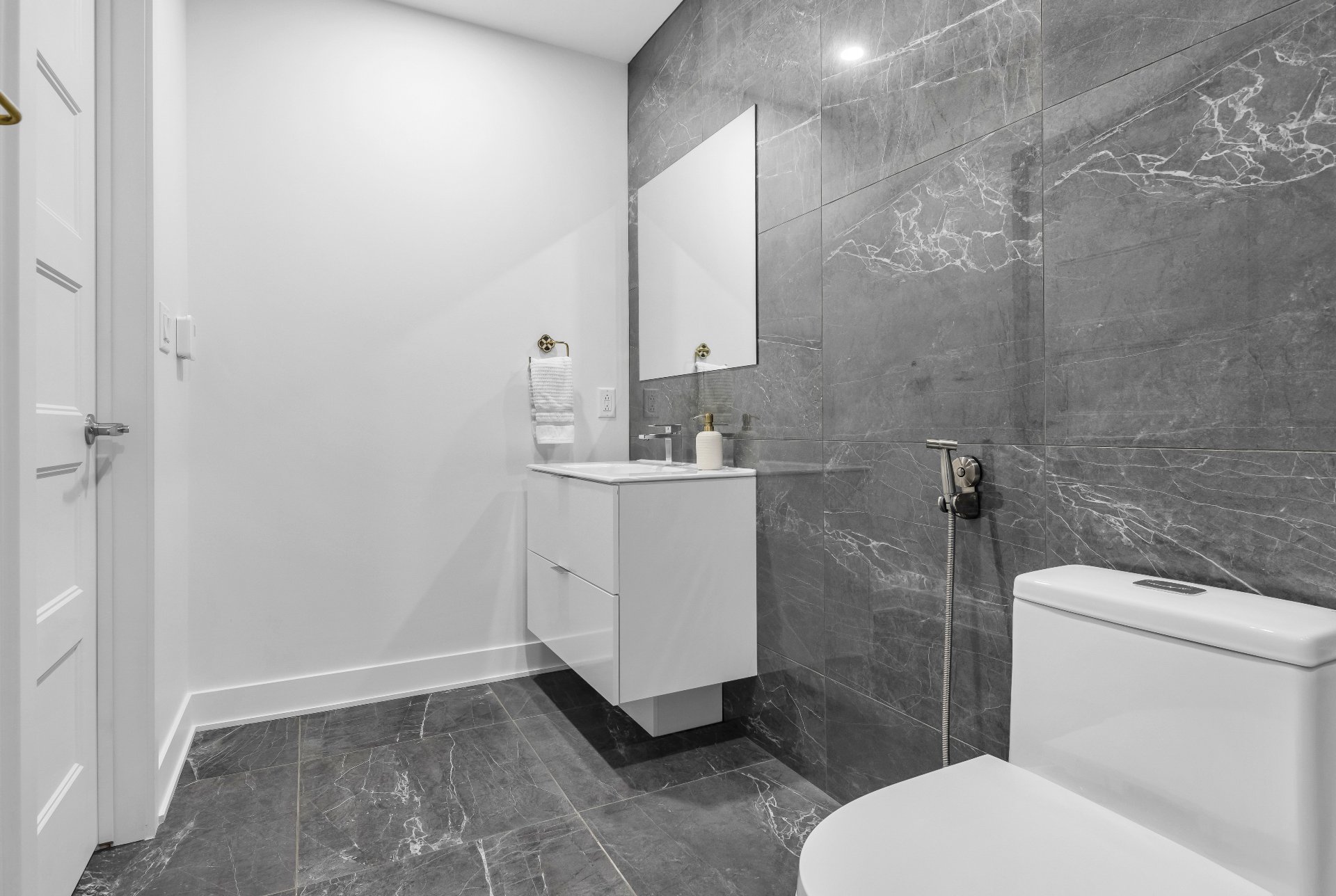 Photo - Salle de bains attenante à la CCP