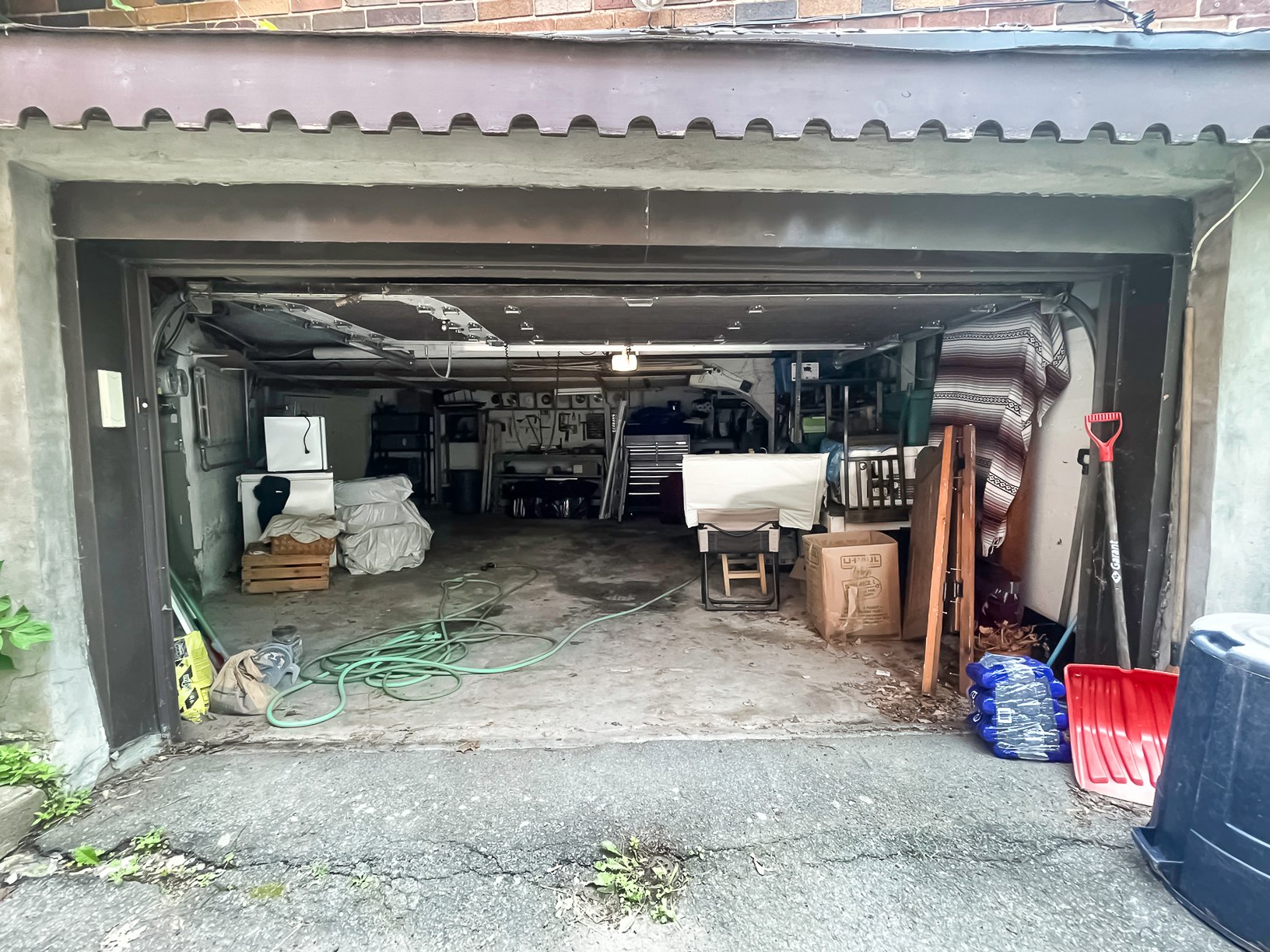 Photo - Garage