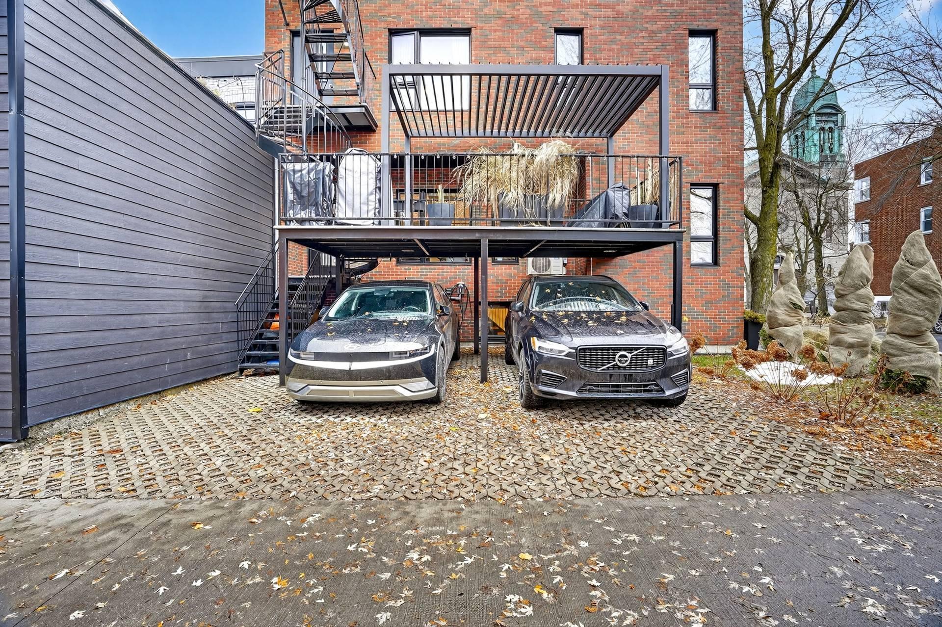 Photo - Parking
