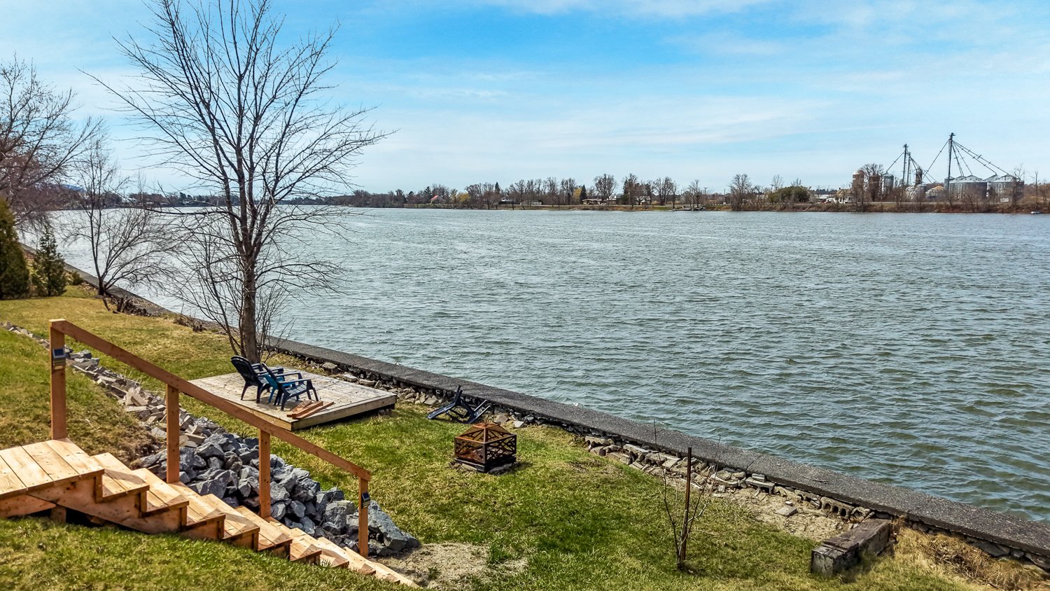 Photo - Access to a body of water