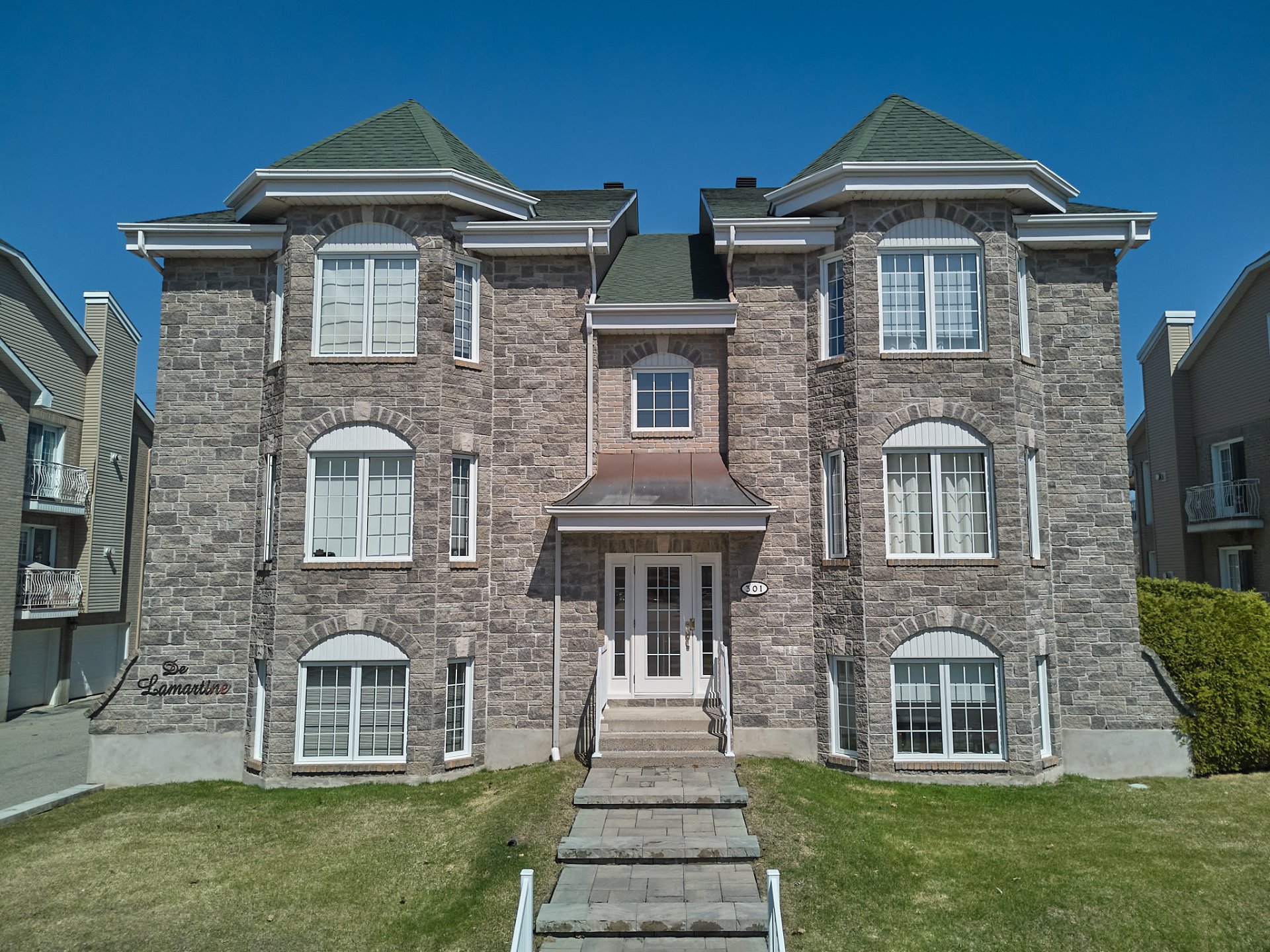 Photo - Frontage