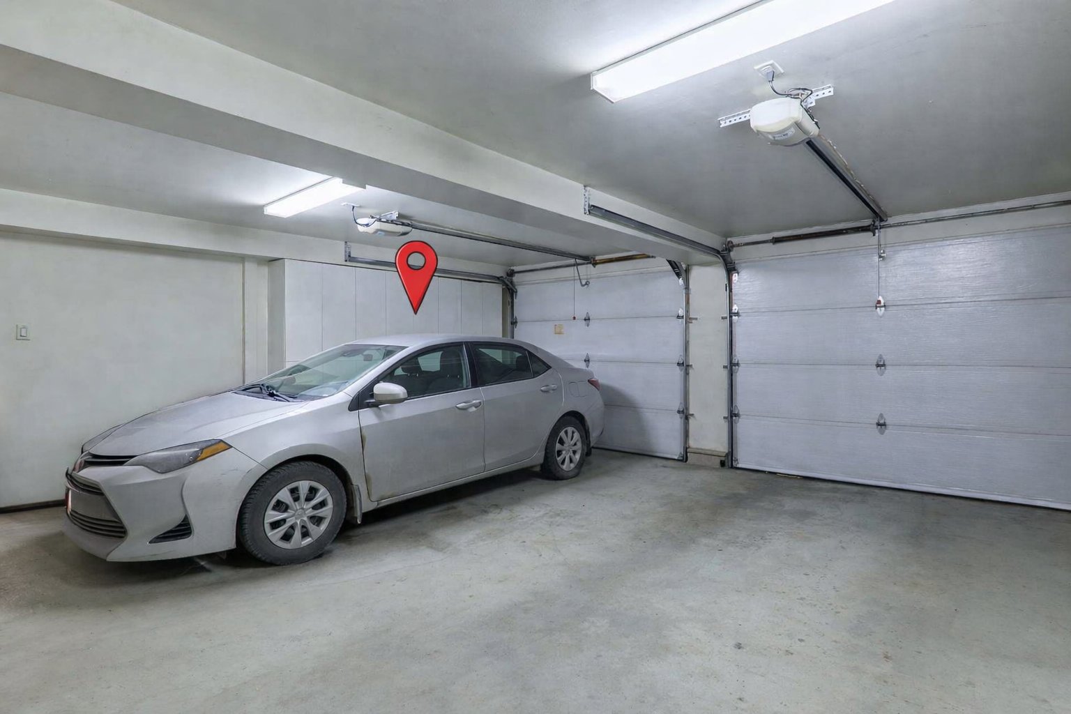 Photo - Garage