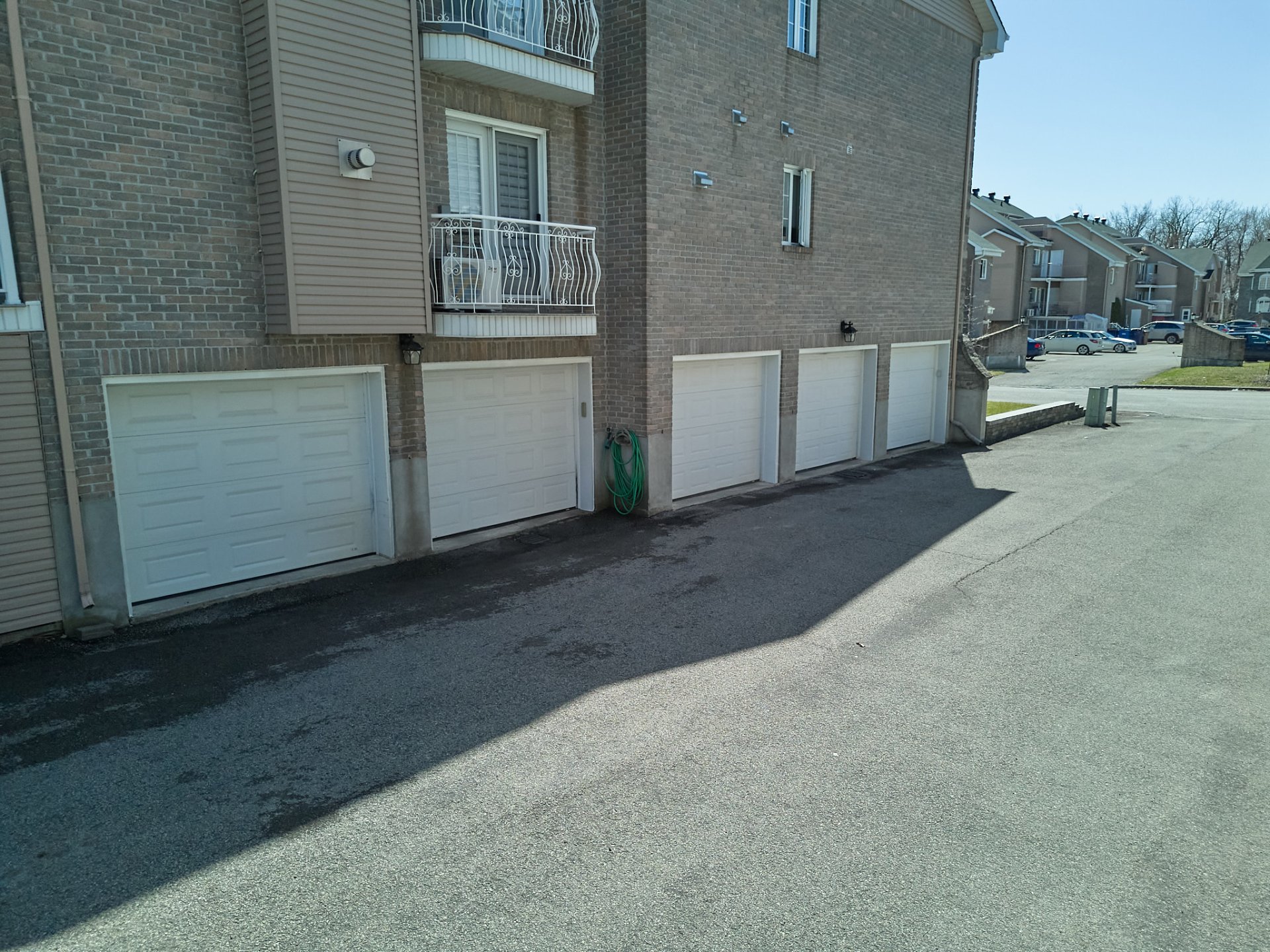 Photo - Garage