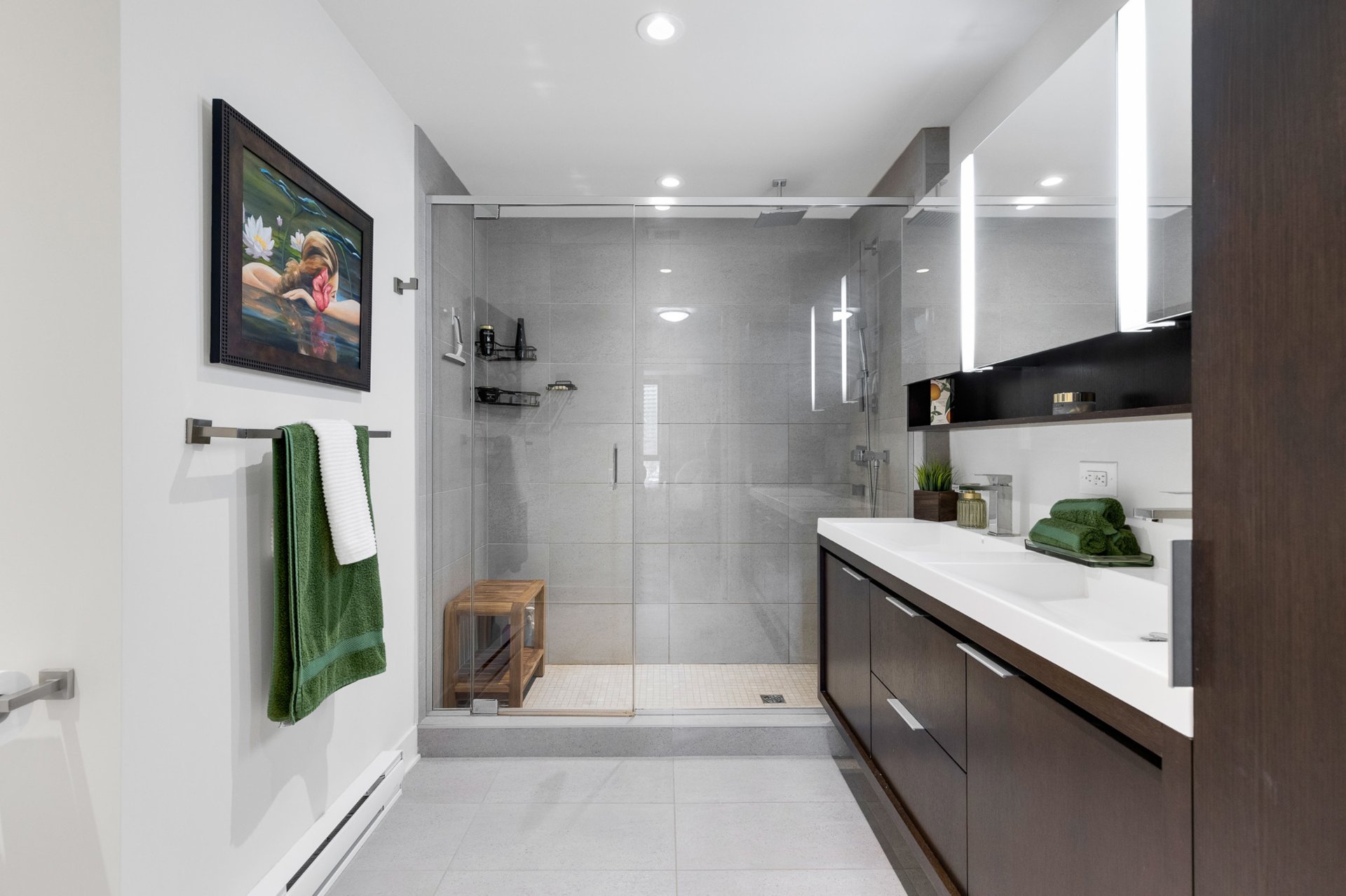 Photo - Ensuite bathroom