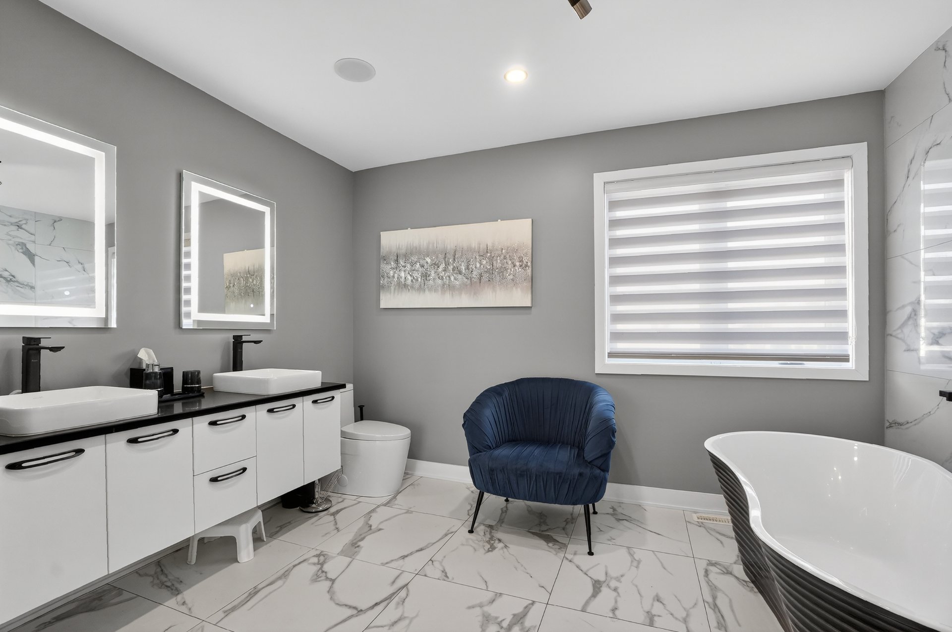 Photo - Ensuite bathroom