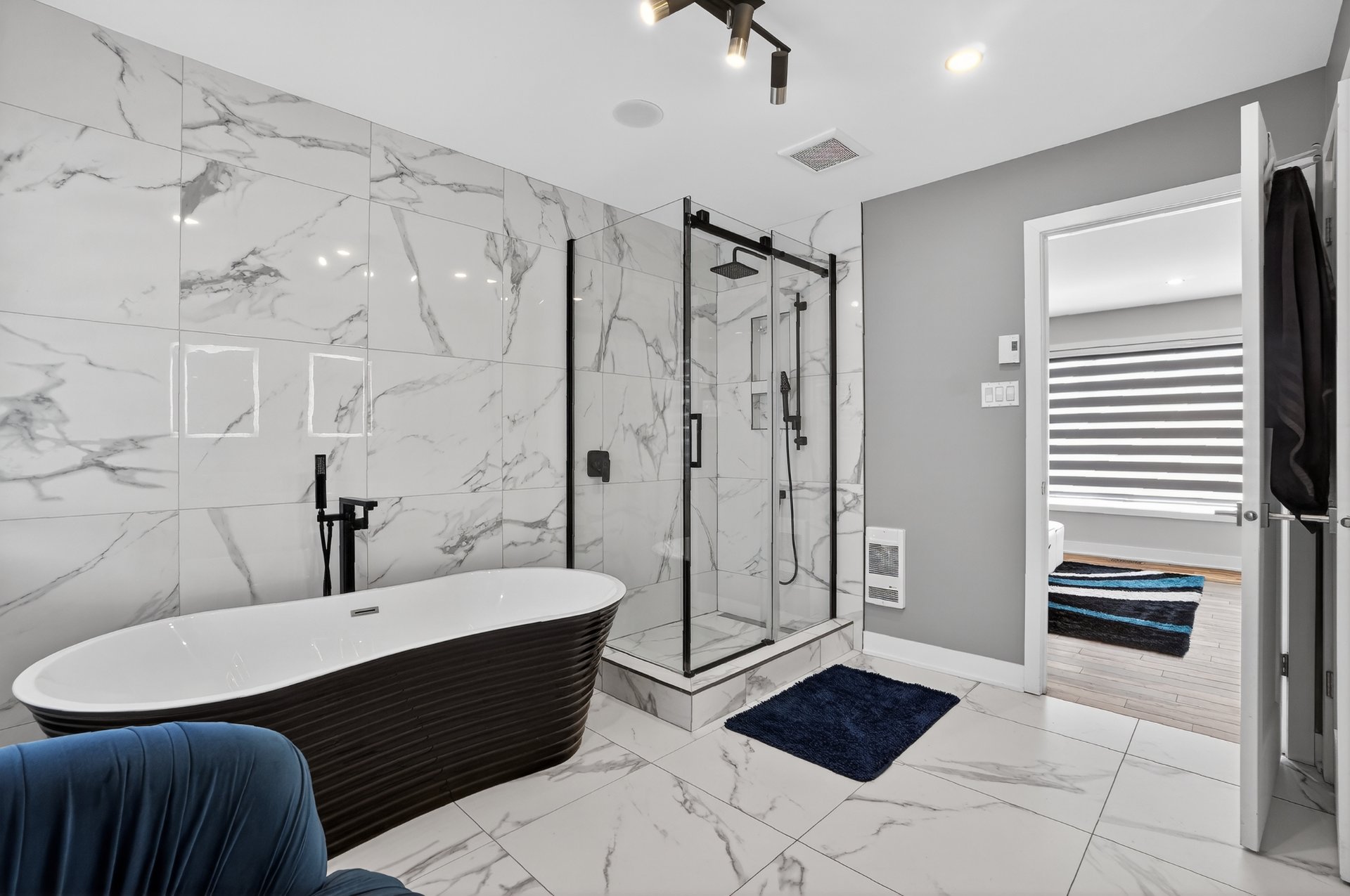 Photo - Ensuite bathroom