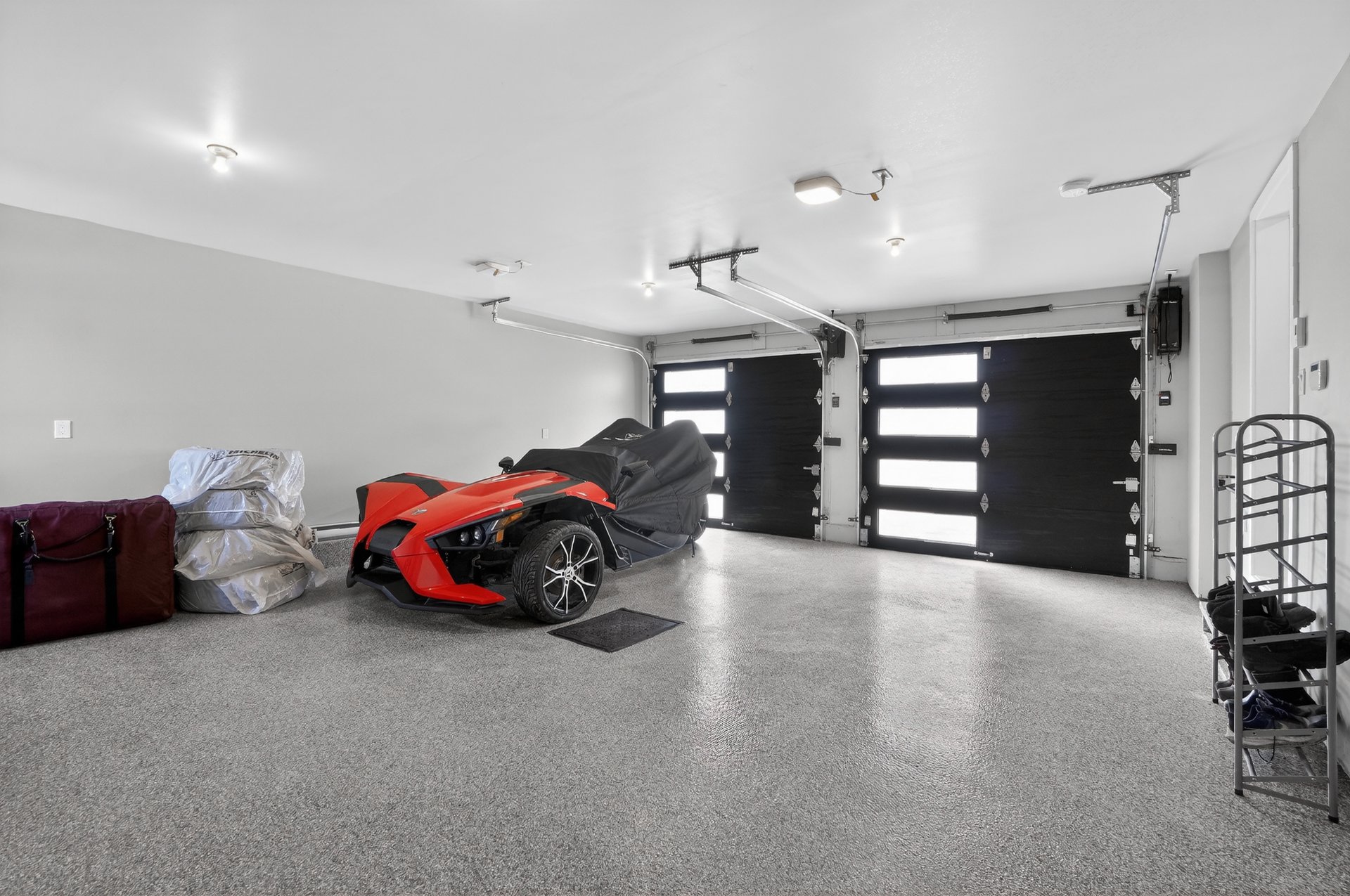 Photo - Garage